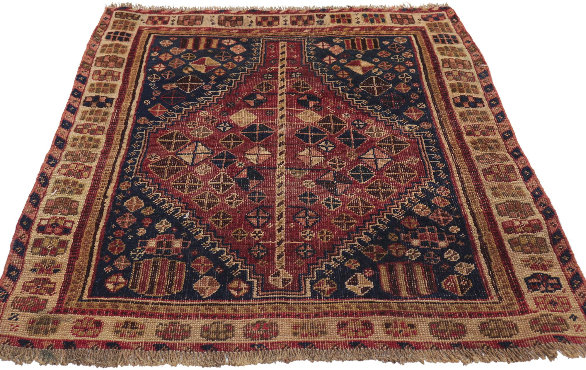 Rustique Tapis persan ancien de Shiraz en vente