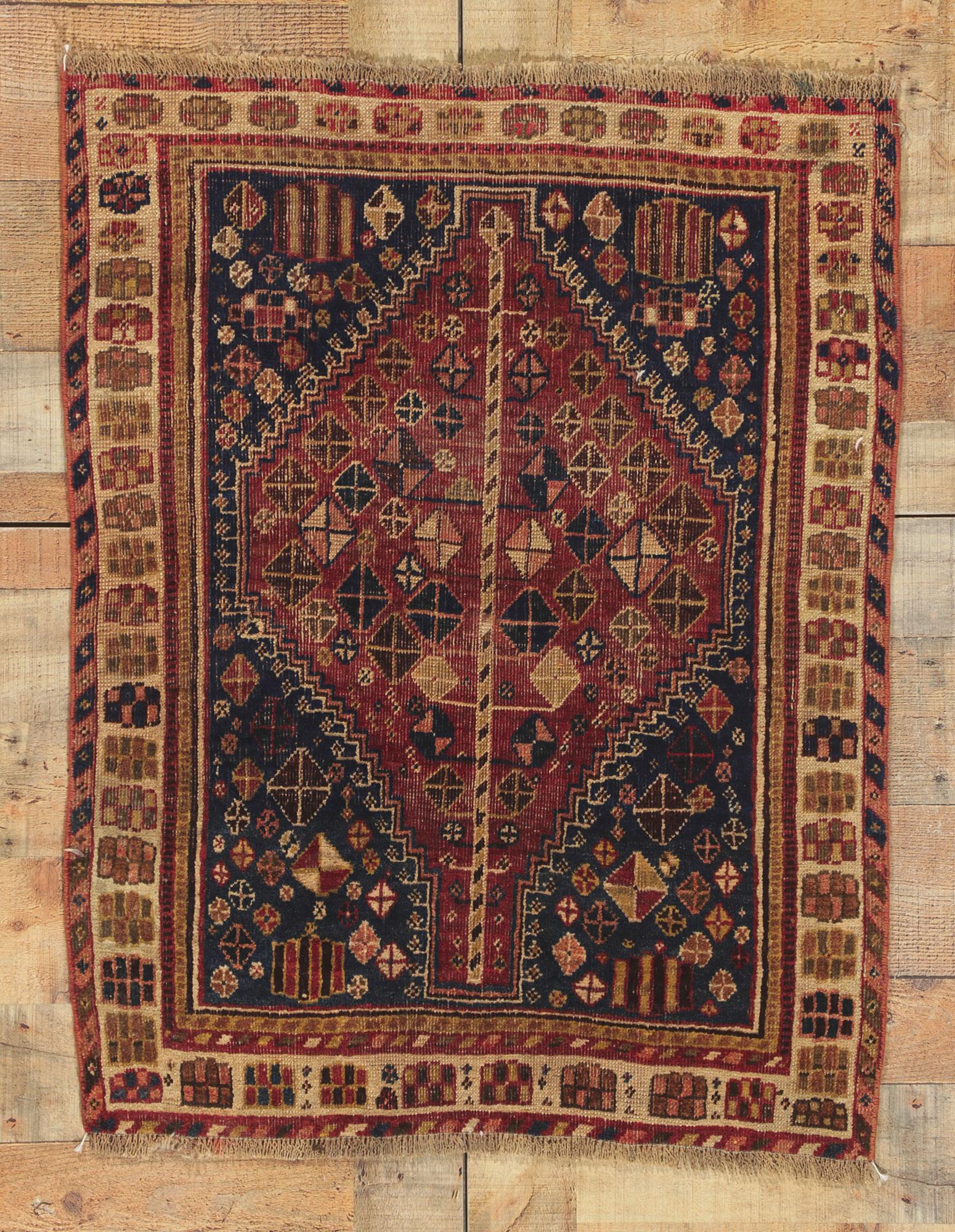 Antique Persian Shiraz Rug In Distressed Condition For Sale In Dallas, TX