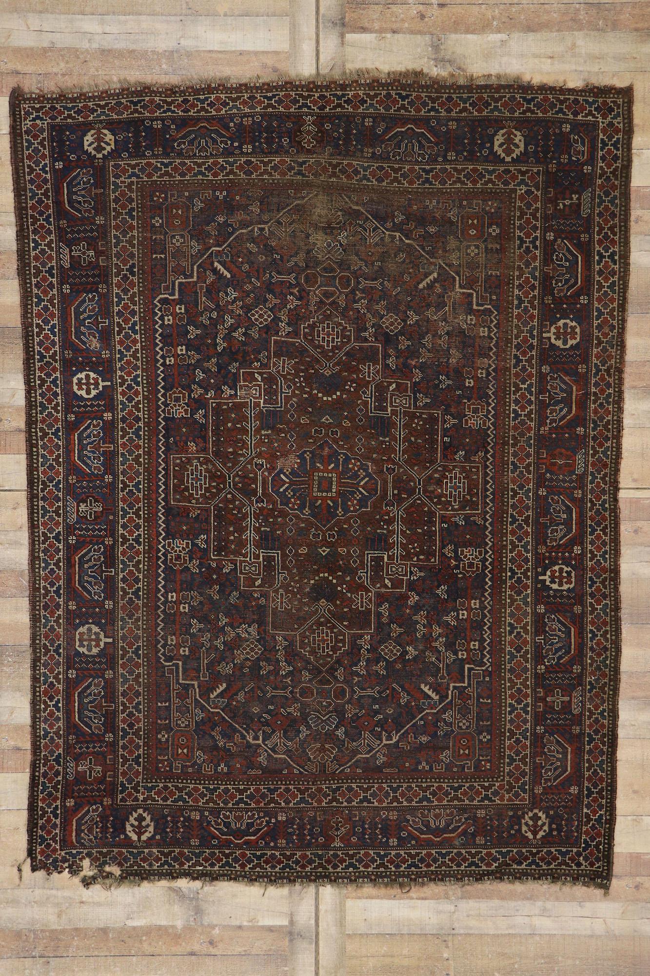 Antique Persian Shiraz Rug In Distressed Condition For Sale In Dallas, TX