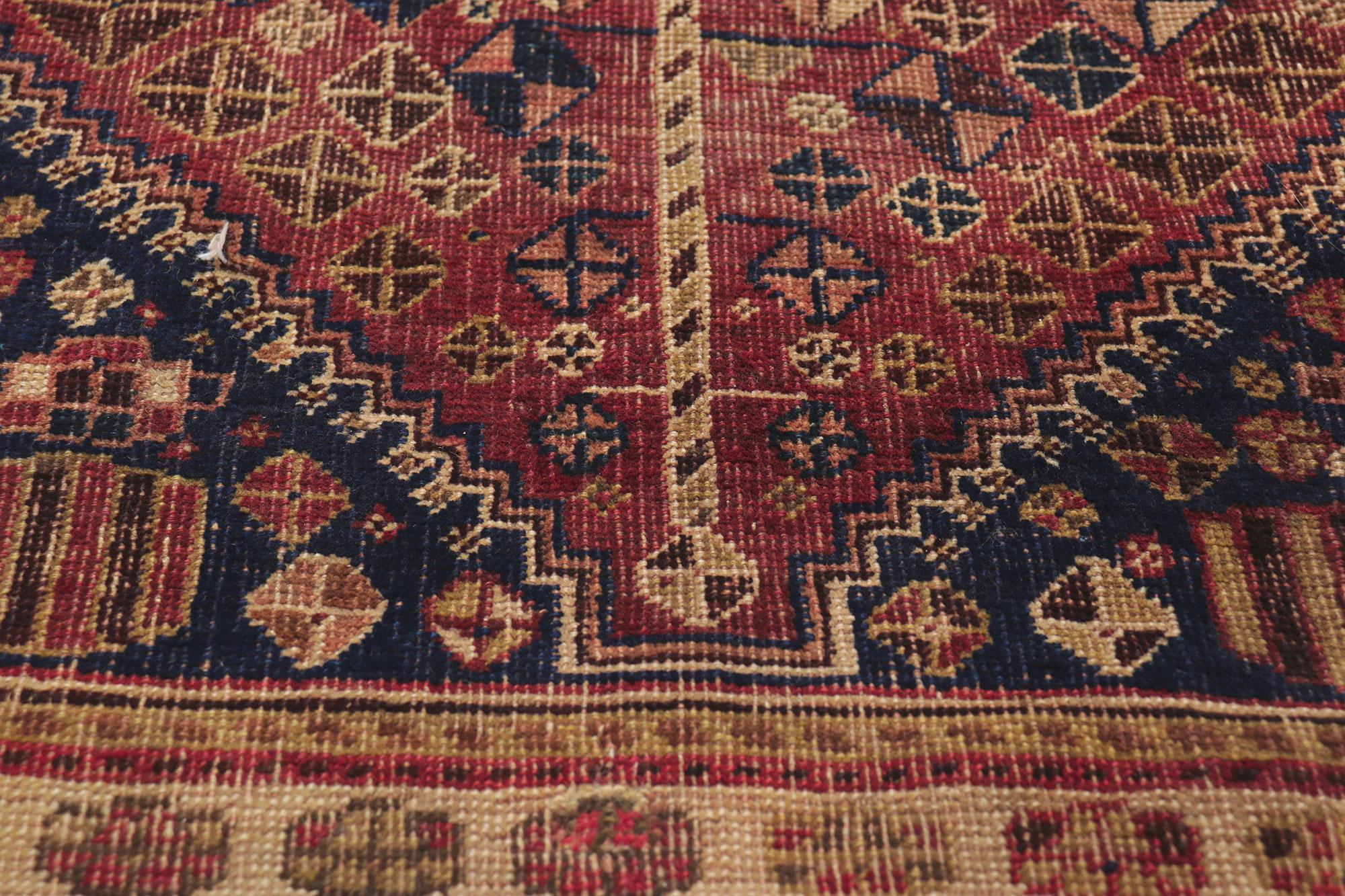 20ième siècle Tapis persan ancien de Shiraz en vente