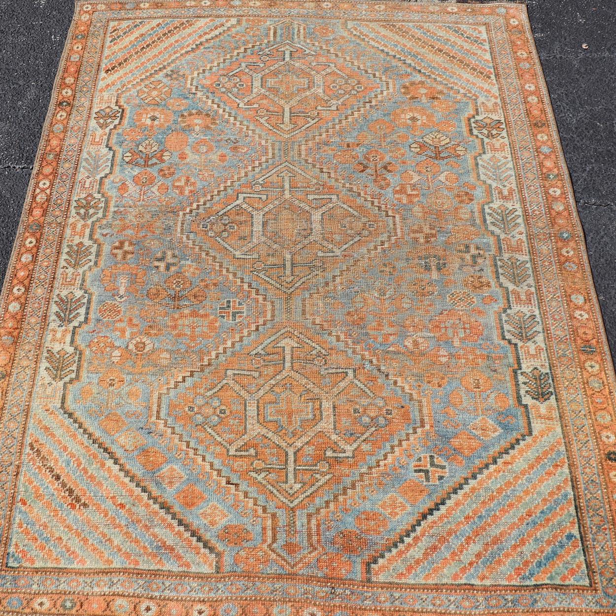 Ancien tapis persan Shiraz avec médaillons géométriques centraux 3'8 x 5'1 Bon état - En vente à Atlanta, GA