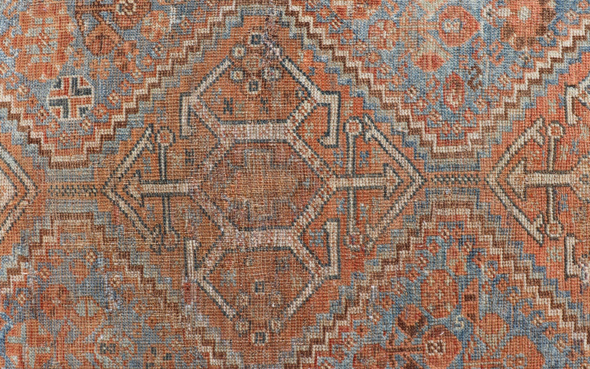 Ancien tapis persan Shiraz avec médaillons géométriques centraux 3'8 x 5'1 en vente 1