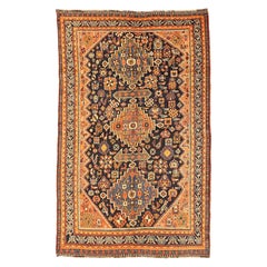 Tapis persan antique Shiraz avec médaillons floraux et géométriques sur toute la surface