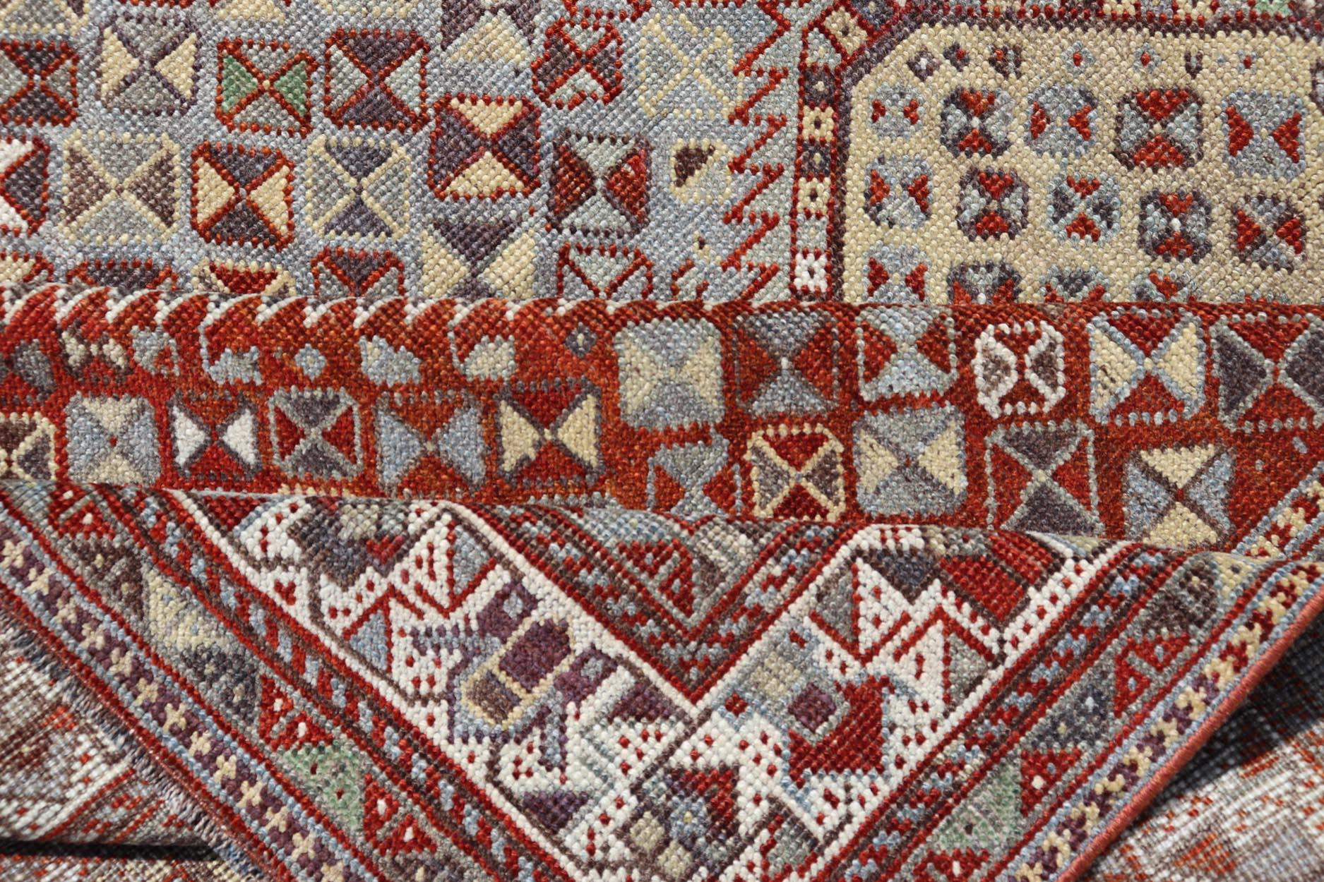 Antiker persischer Shiraz-Teppich mit geometrischem Stammesmuster 5'0