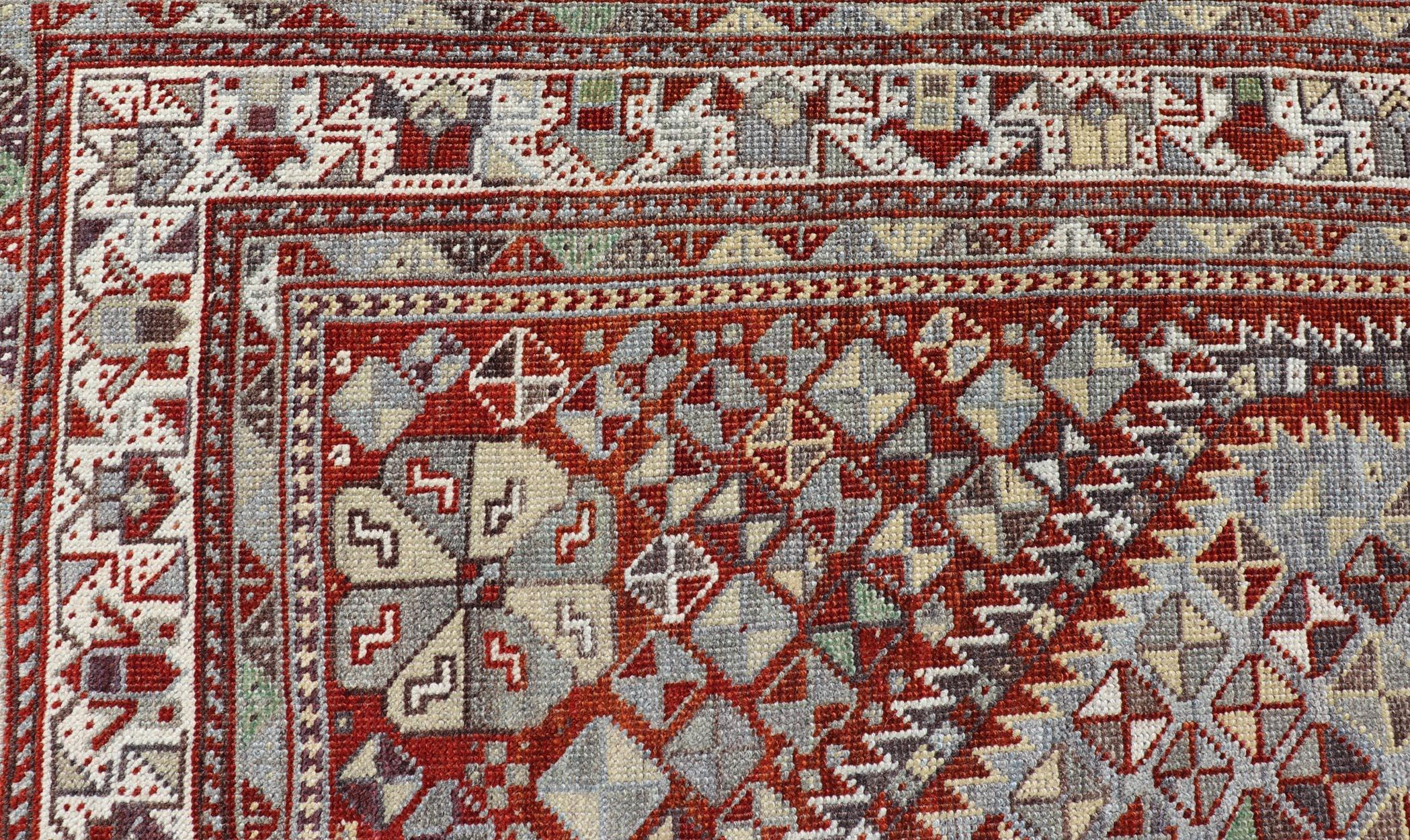 Antiker persischer Shiraz-Teppich mit geometrischem Stammesmuster 5'0