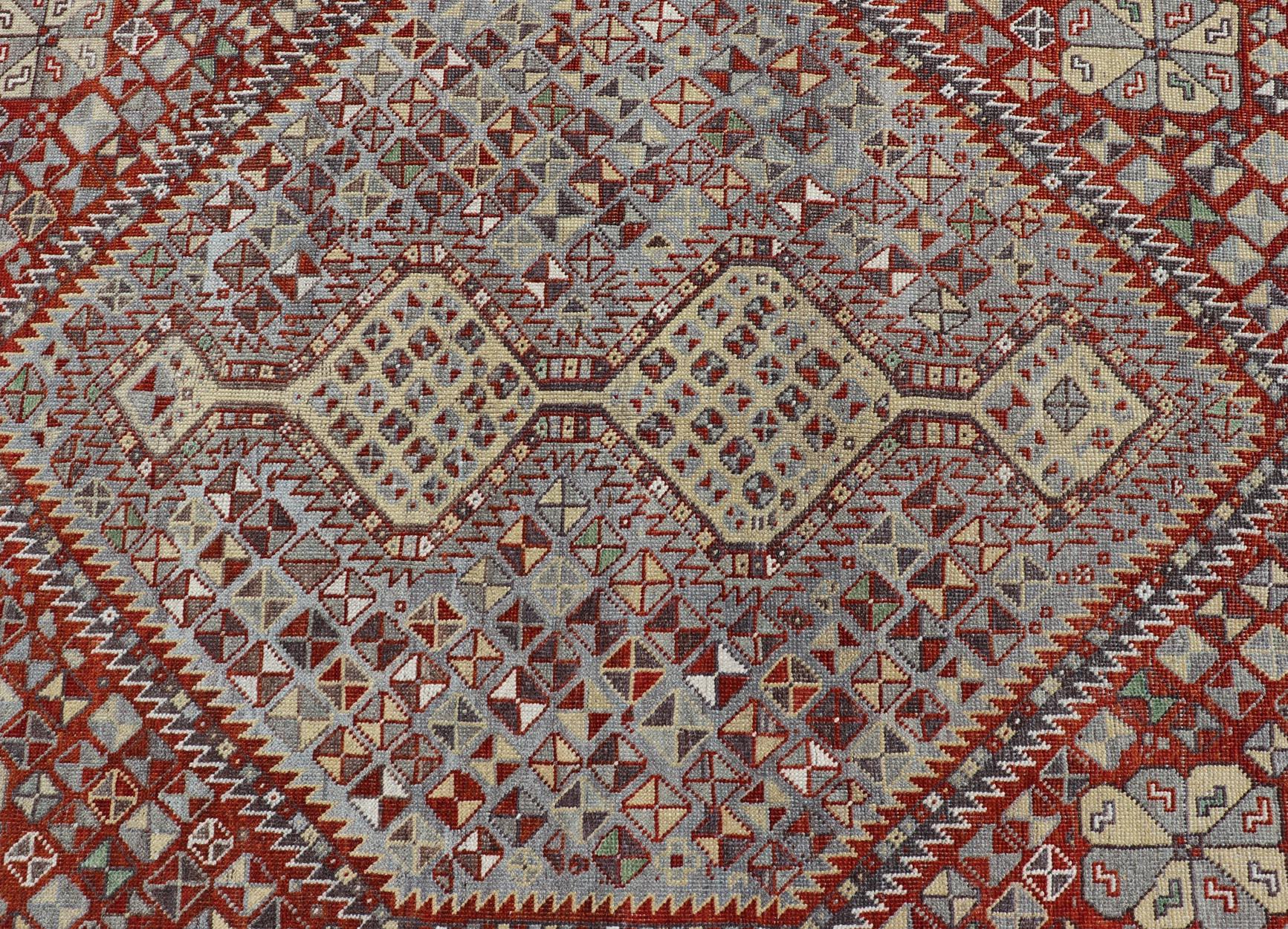 Antiker persischer Shiraz-Teppich mit geometrischem Stammesmuster 5'0