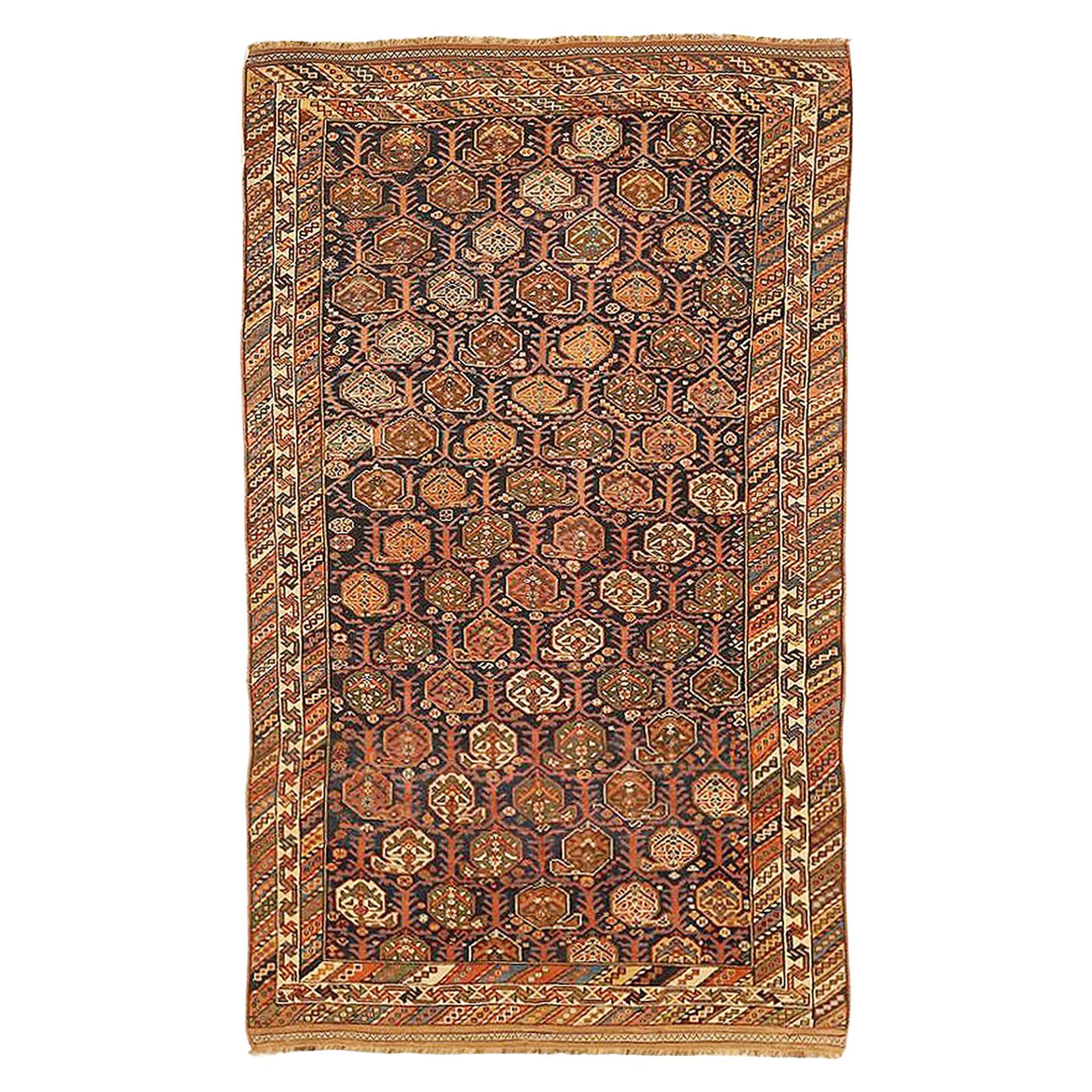 Antiker persischer Schiraz-Teppich mit grünen und braunen Blumenmedaillons über und über