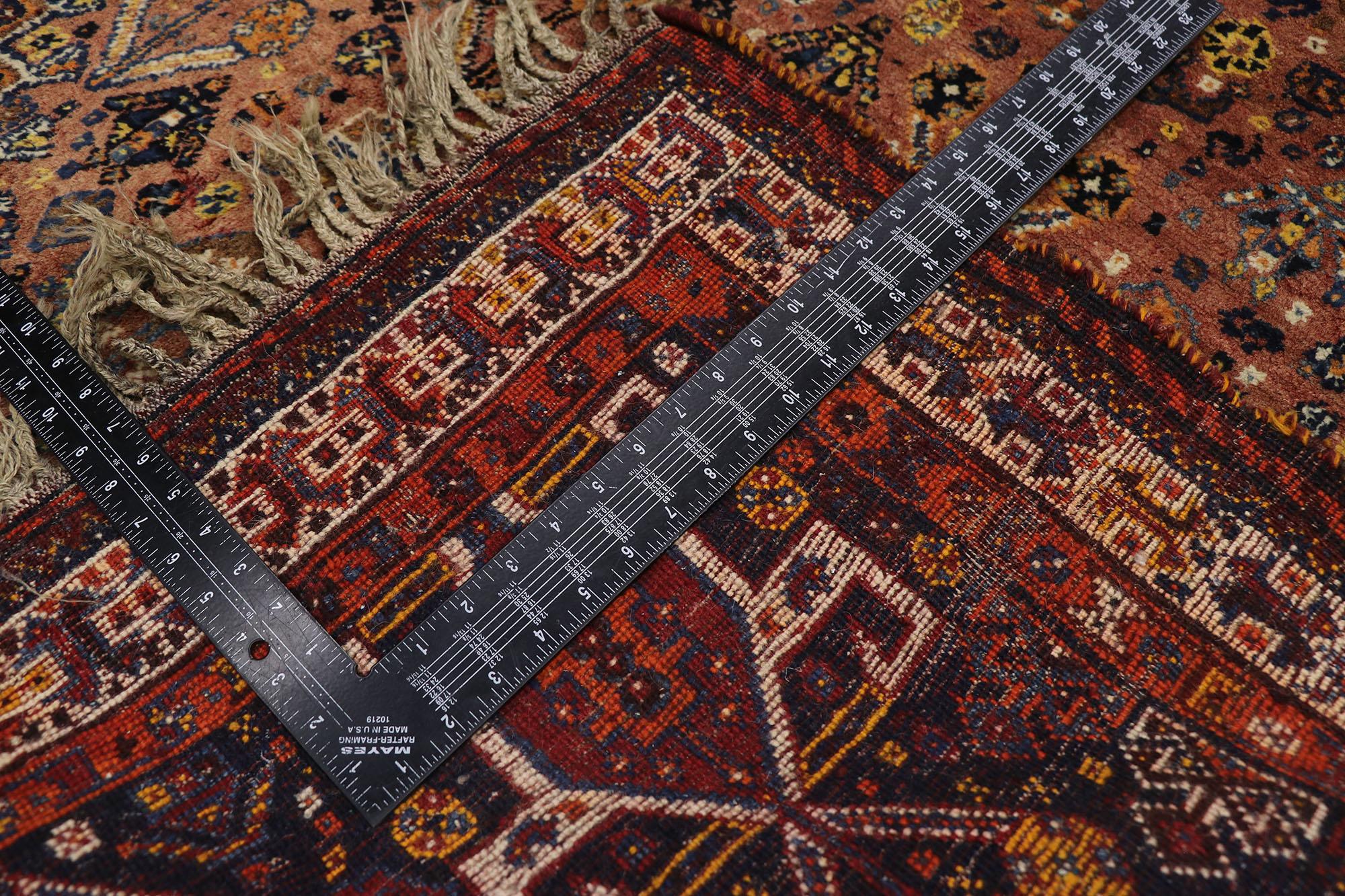 Antiker persischer Shiraz-Teppich im Stammesstil (Handgeknüpft) im Angebot
