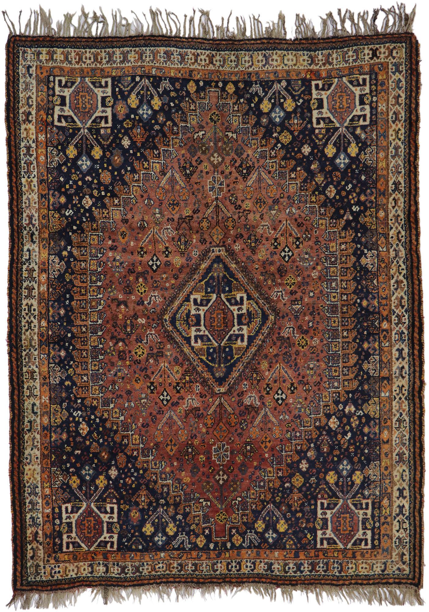 Antiker persischer Shiraz-Teppich im Stammesstil im Angebot 1