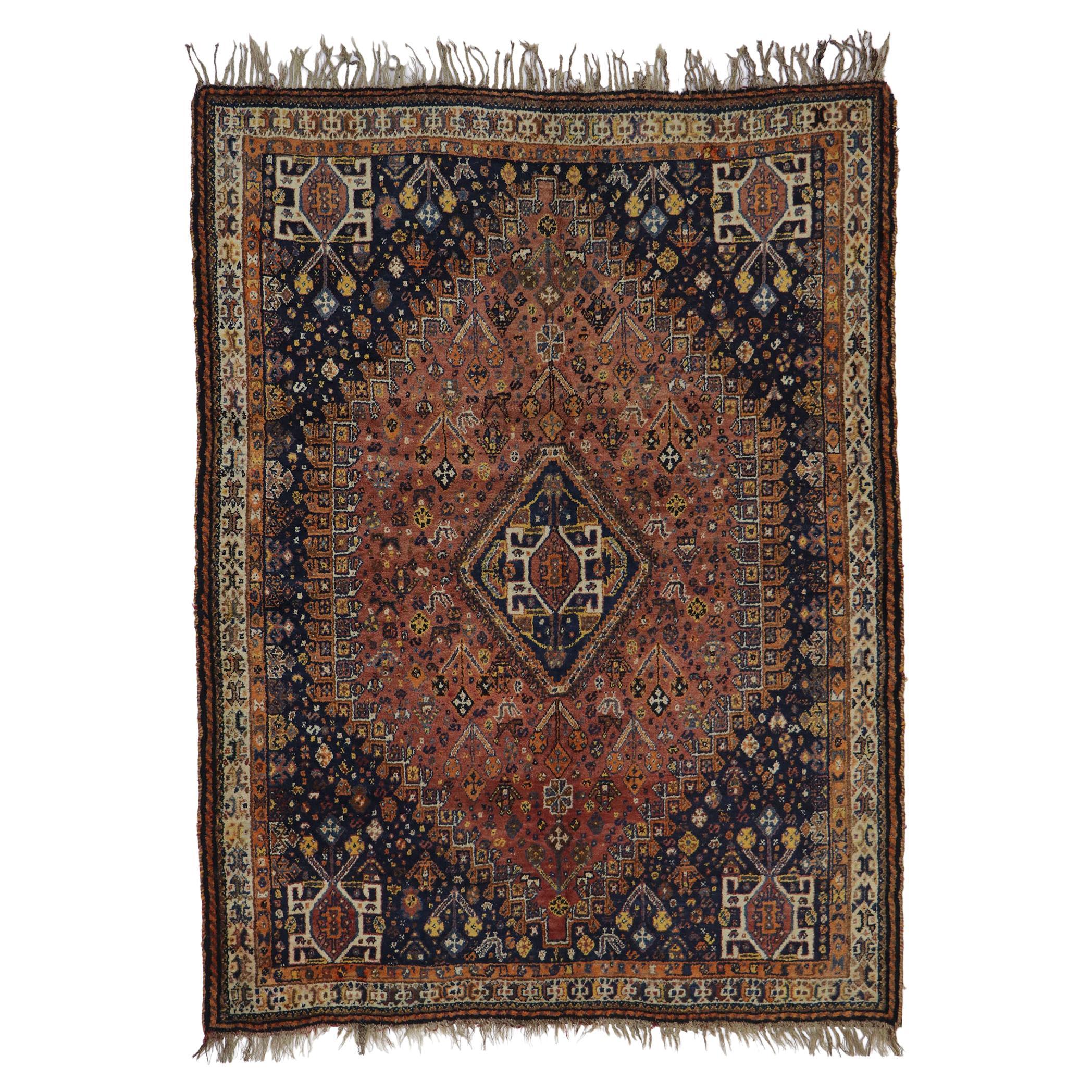 Ancien tapis persan Shiraz de style tribal