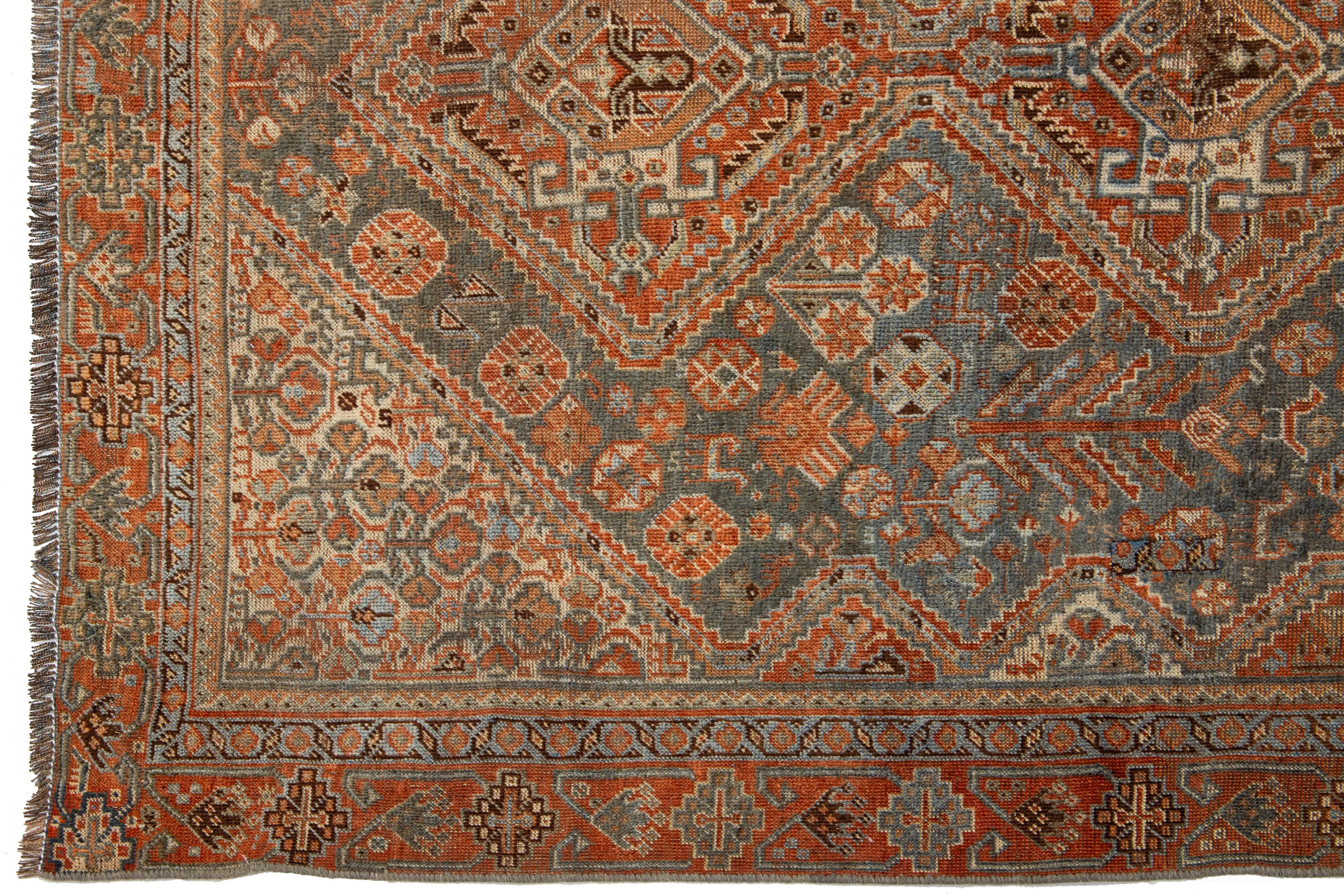 Antiker persischer Shiraz-Wollteppich in Rost & Blau mit Allover-Design (Handgeknüpft) im Angebot
