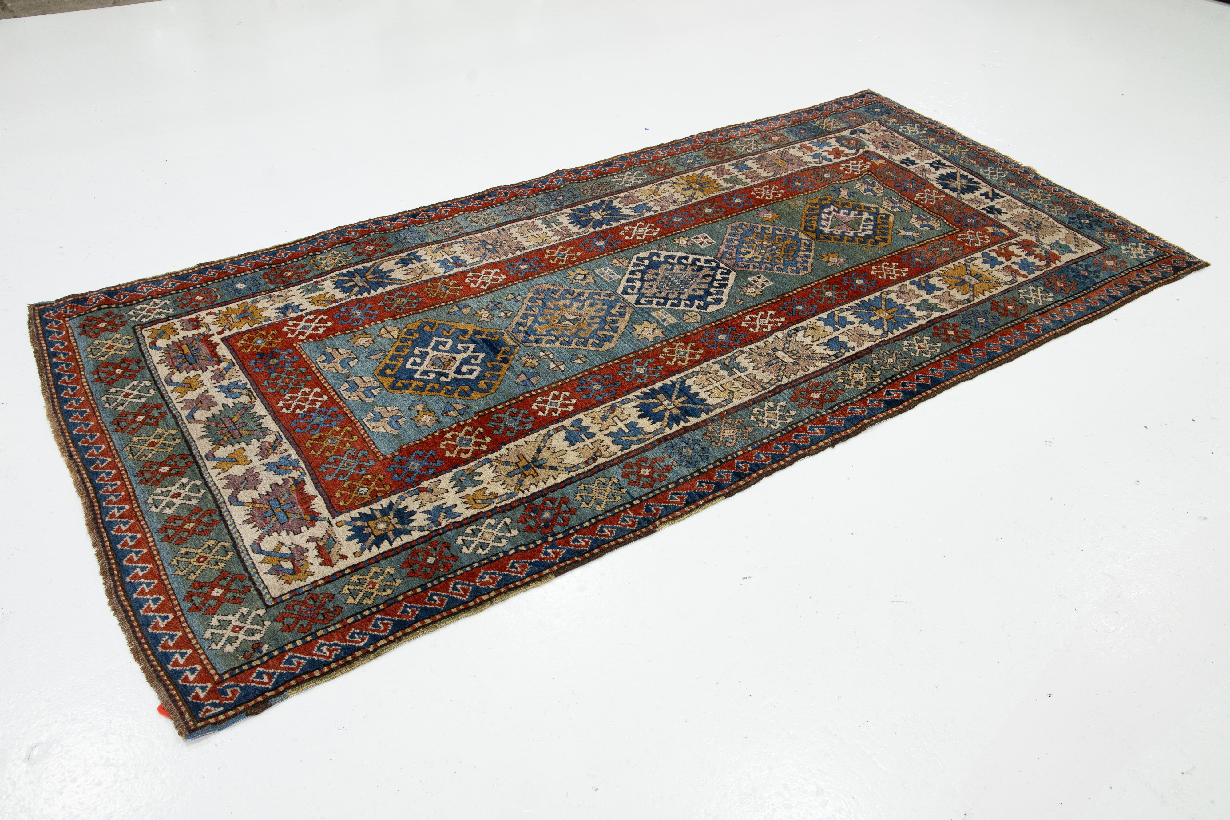 Antiker persischer Shirvan-Blauer Wollteppich aus Shirvan mit Chic Design (Islamisch) im Angebot
