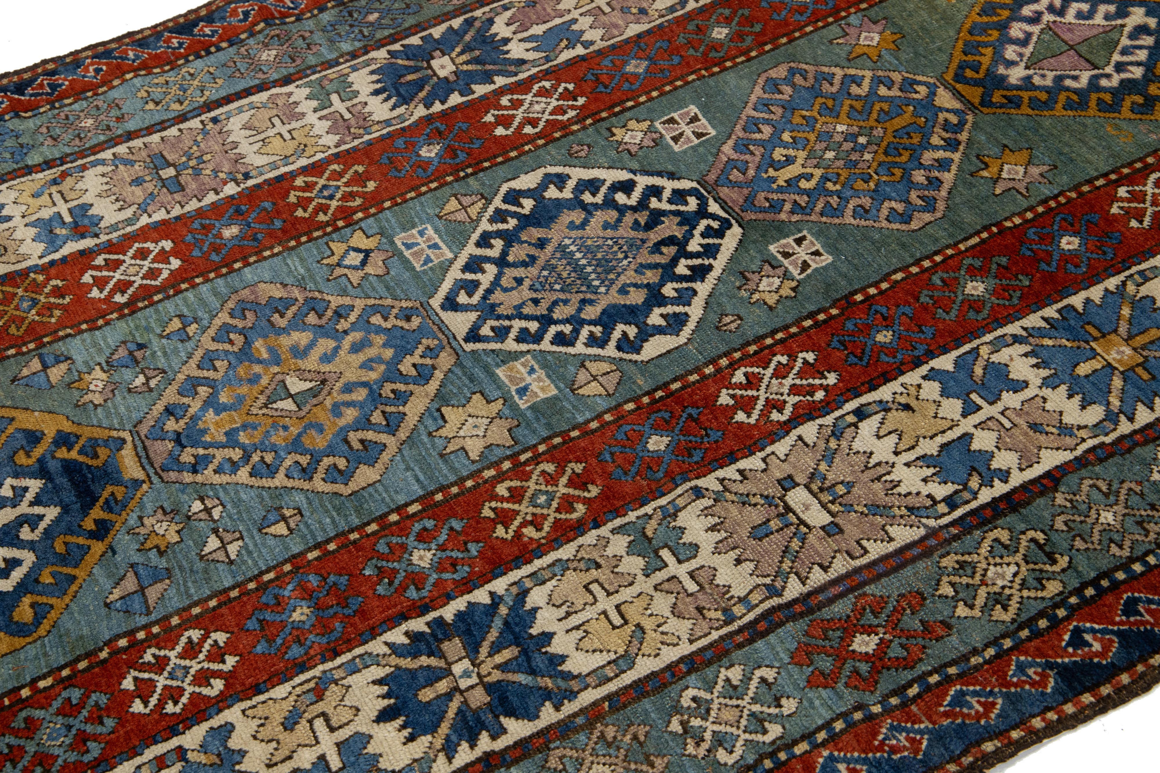 Antiker persischer Shirvan-Blauer Wollteppich aus Shirvan mit Chic Design (20. Jahrhundert) im Angebot