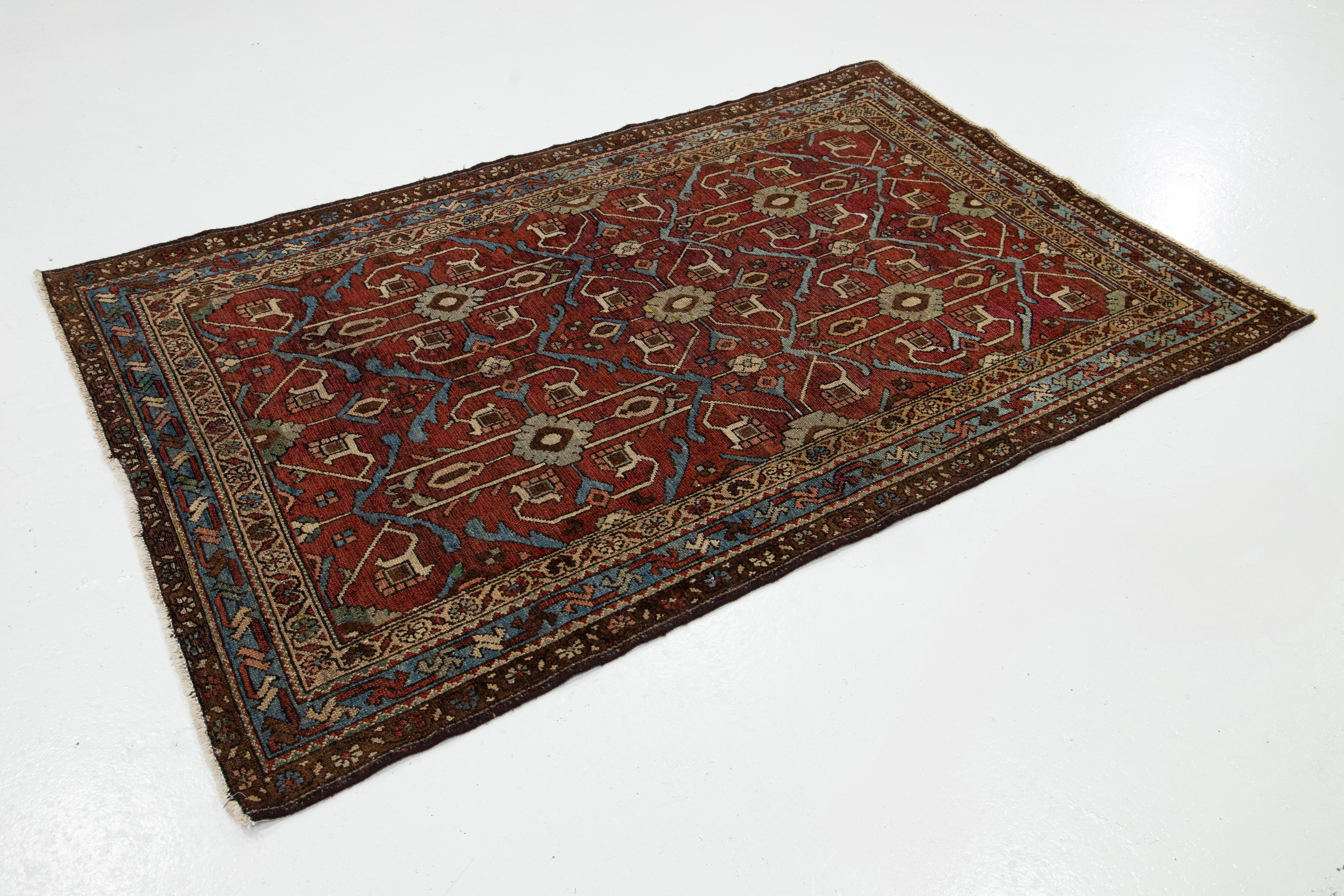 Antiker persischer Shirvan-Roter Wollteppich aus Shirvan mit geometrischem Design (Islamisch) im Angebot