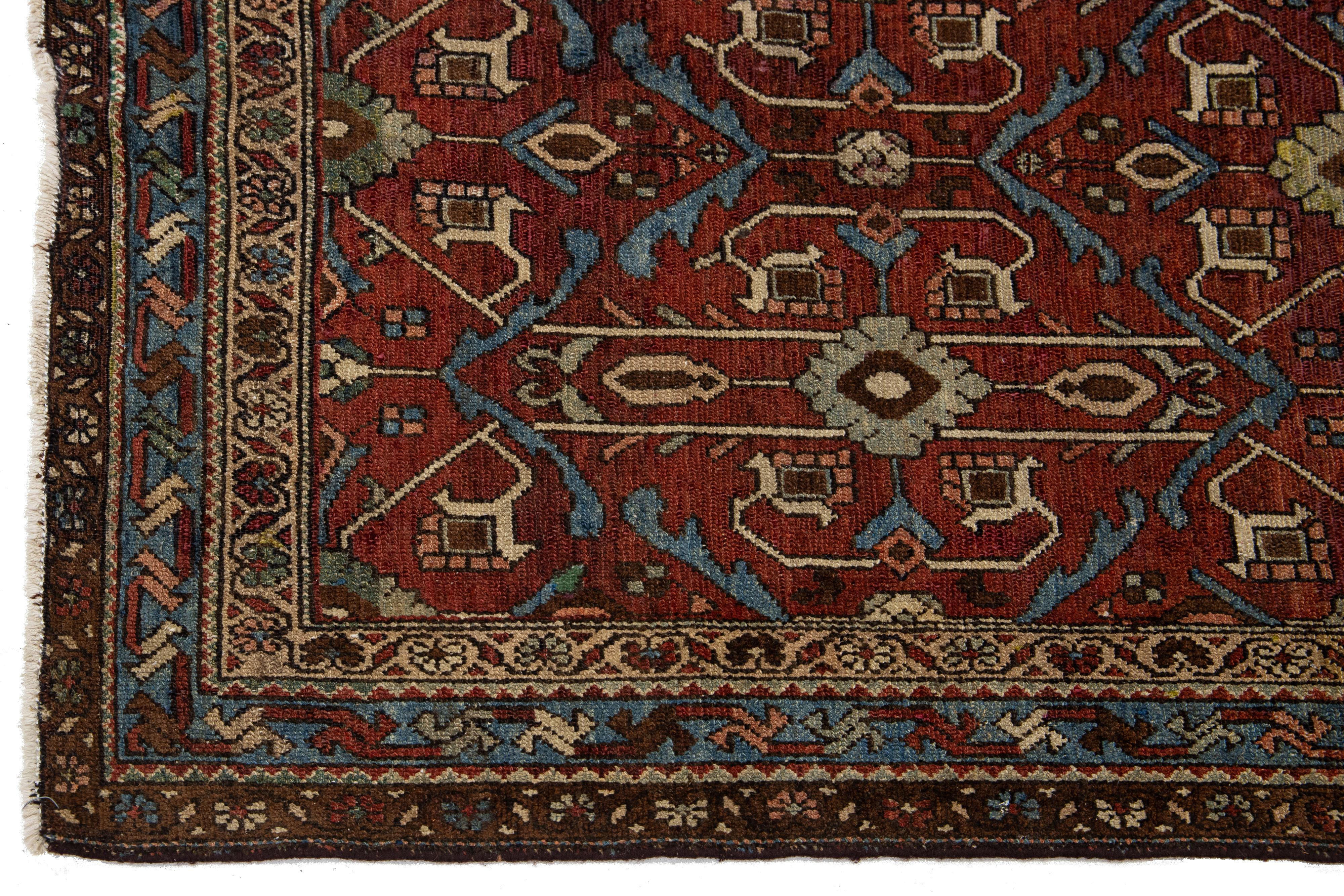 Antiker persischer Shirvan-Roter Wollteppich aus Shirvan mit geometrischem Design im Zustand „Hervorragend“ im Angebot in Norwalk, CT