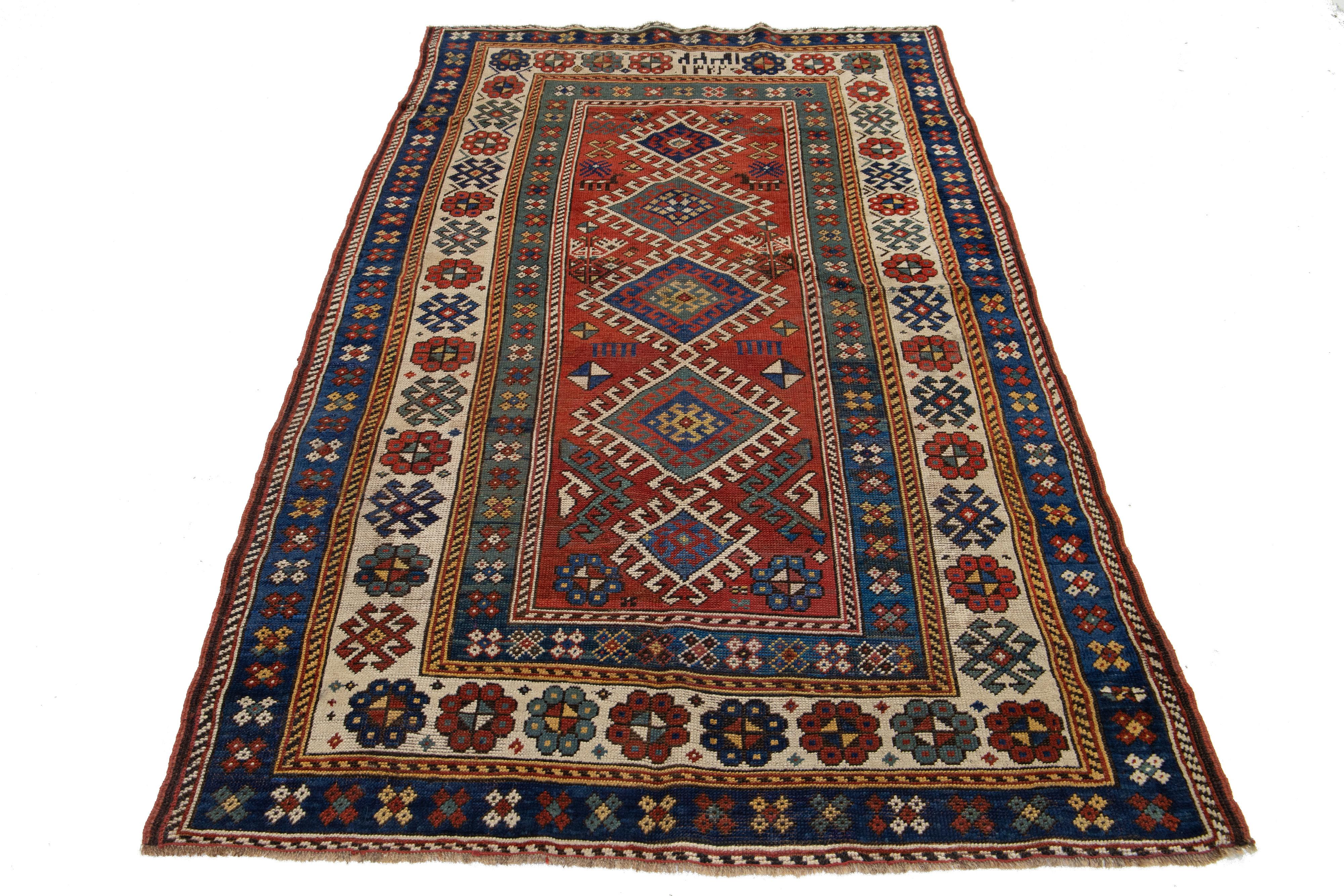Antiker persischer Shirvan-Teppich aus rostfarbener Wolle mit Stammesmuster (Persisch) im Angebot