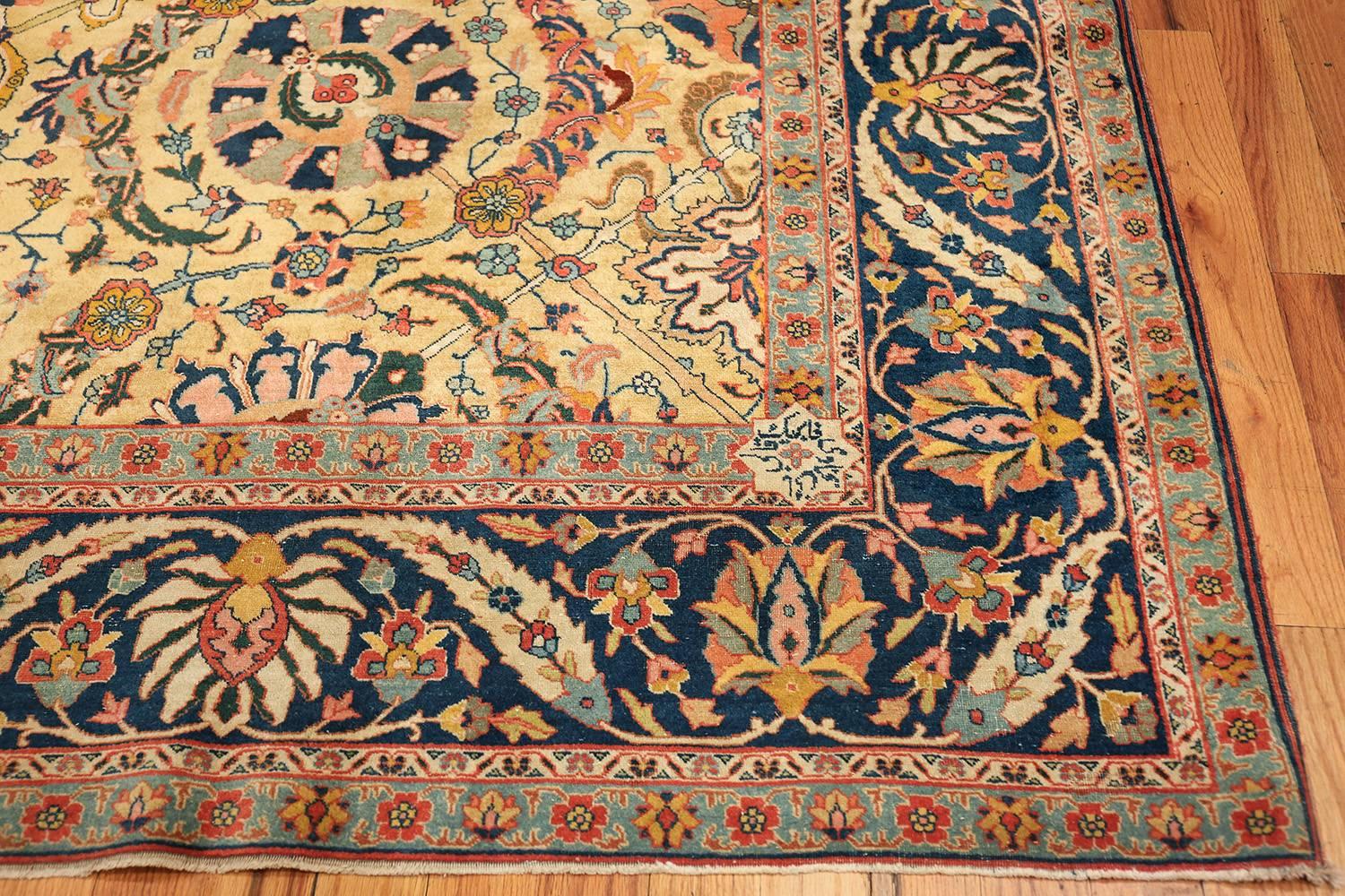 Antique Persian Sickle Leaf Tabriz Rug. Size: 9 ft x 12 ft (2.74 m x 3.66 m) In Excellent Condition In New York, NY