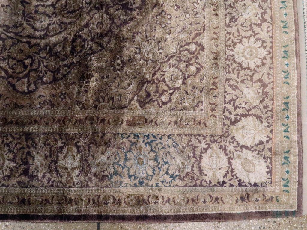 Kleiner persischer Kashan-Teppich aus Seide, frühes 20. Jahrhundert, handgefertigt im Angebot 3