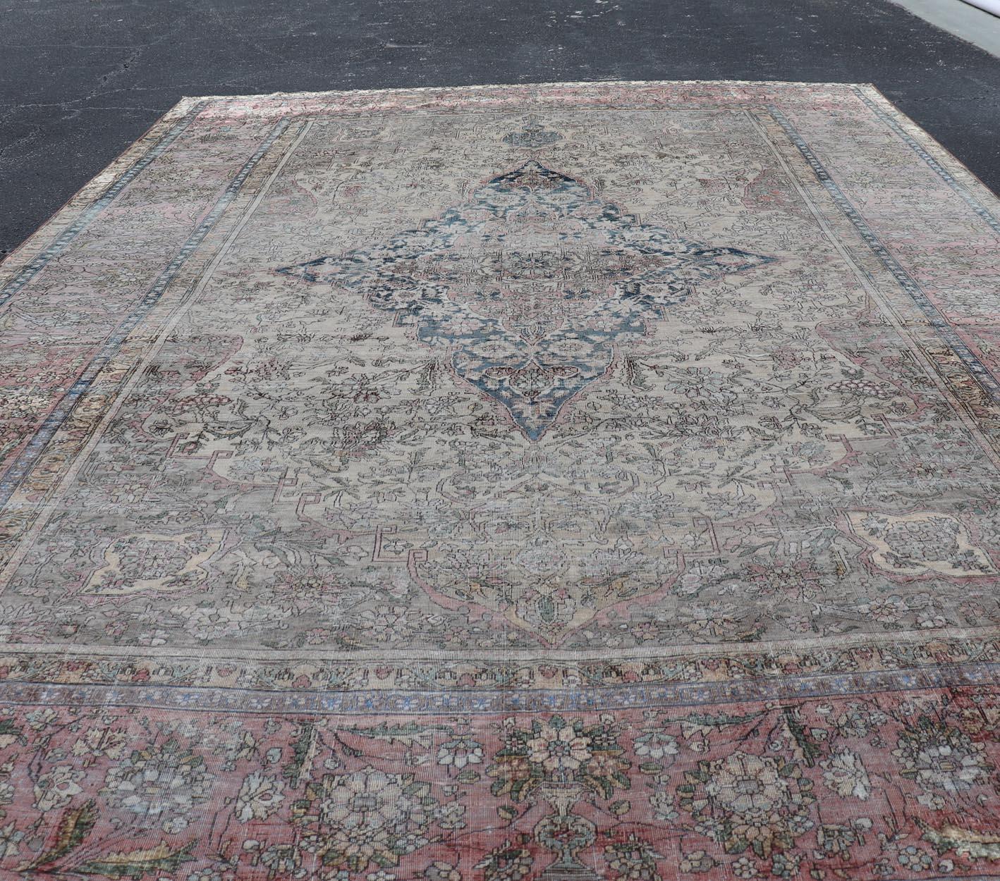 Ancien tapis persan en soie Mohtesham avec médaillon central 7'0 x 10'5 en vente 6