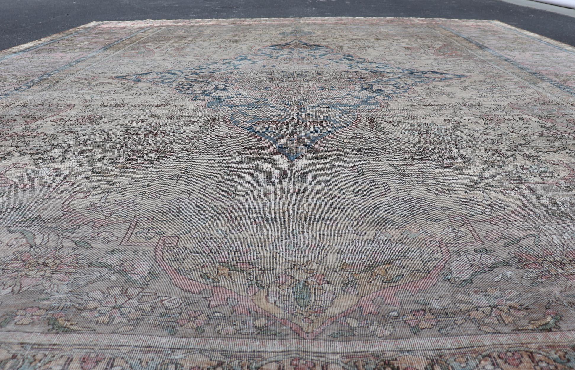 Ancien tapis persan en soie Mohtesham avec médaillon central 7'0 x 10'5 en vente 7