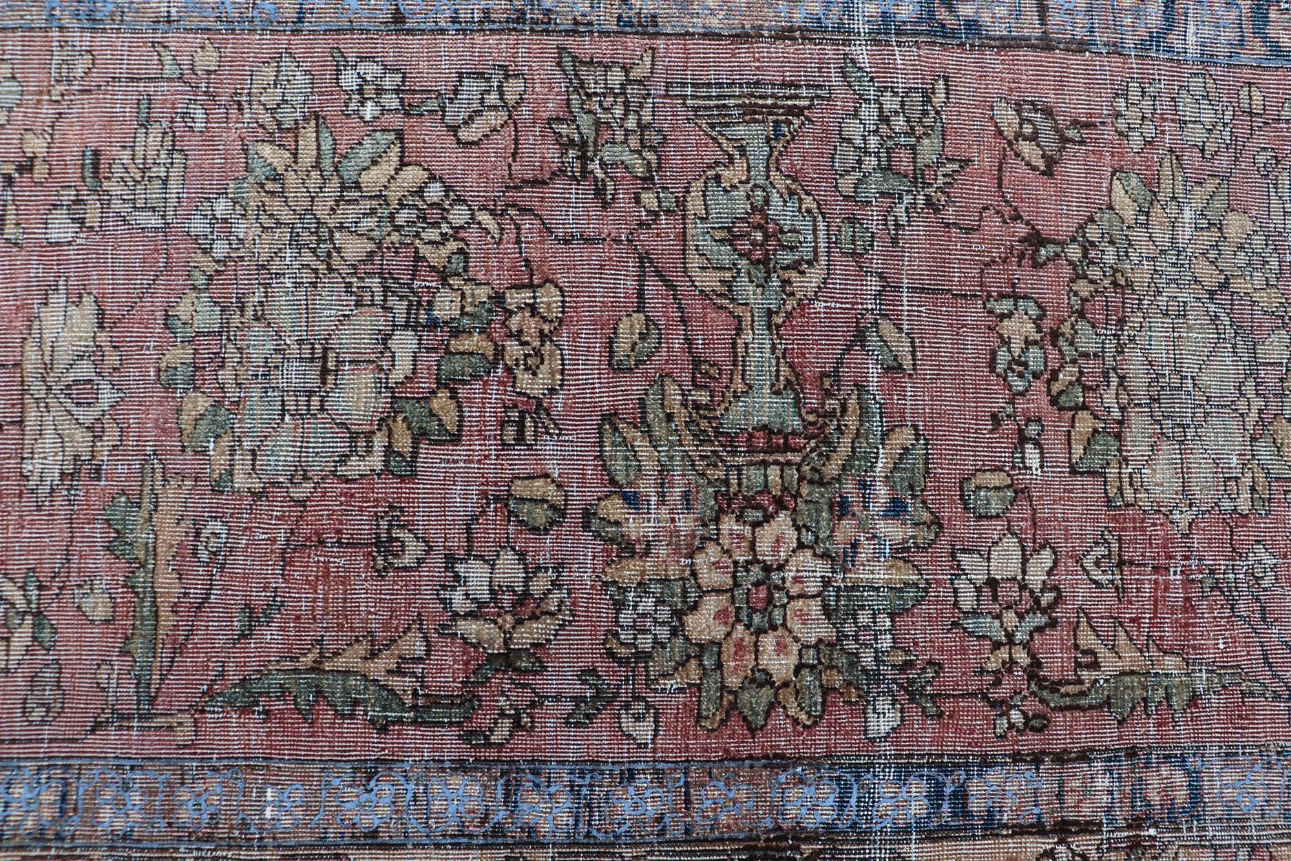 Perse Ancien tapis persan en soie Mohtesham avec médaillon central 7'0 x 10'5 en vente