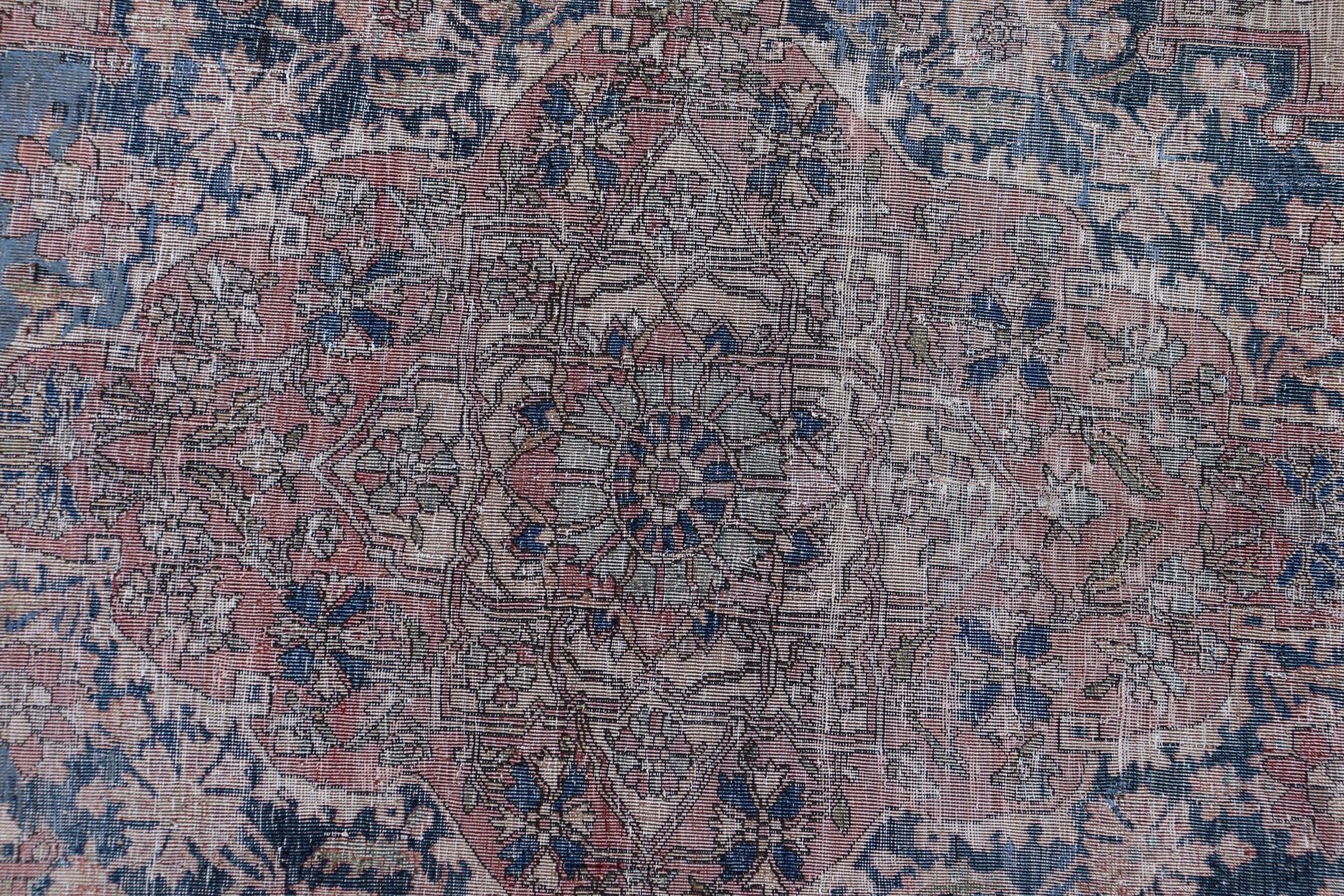 Ancien tapis persan en soie Mohtesham avec médaillon central 7'0 x 10'5 Bon état - En vente à Atlanta, GA