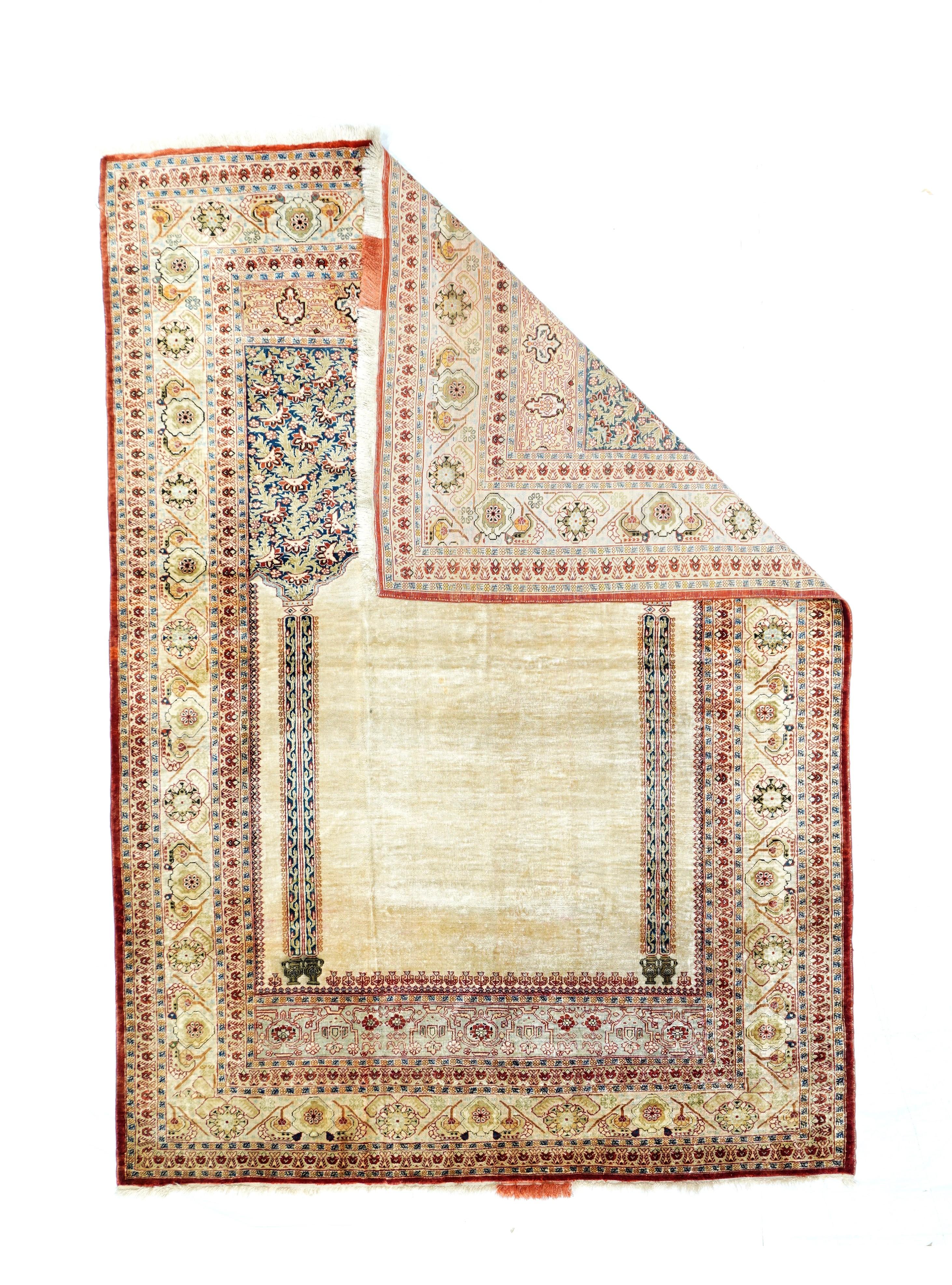 Tabriz is believed to have incorporated curved lines that were commonly used in ottoman rugs to Persian weaving while working as the first seat of the royal weaving workshops of Safavid rugs. Hadji Jalili is known as the most famous weaver who