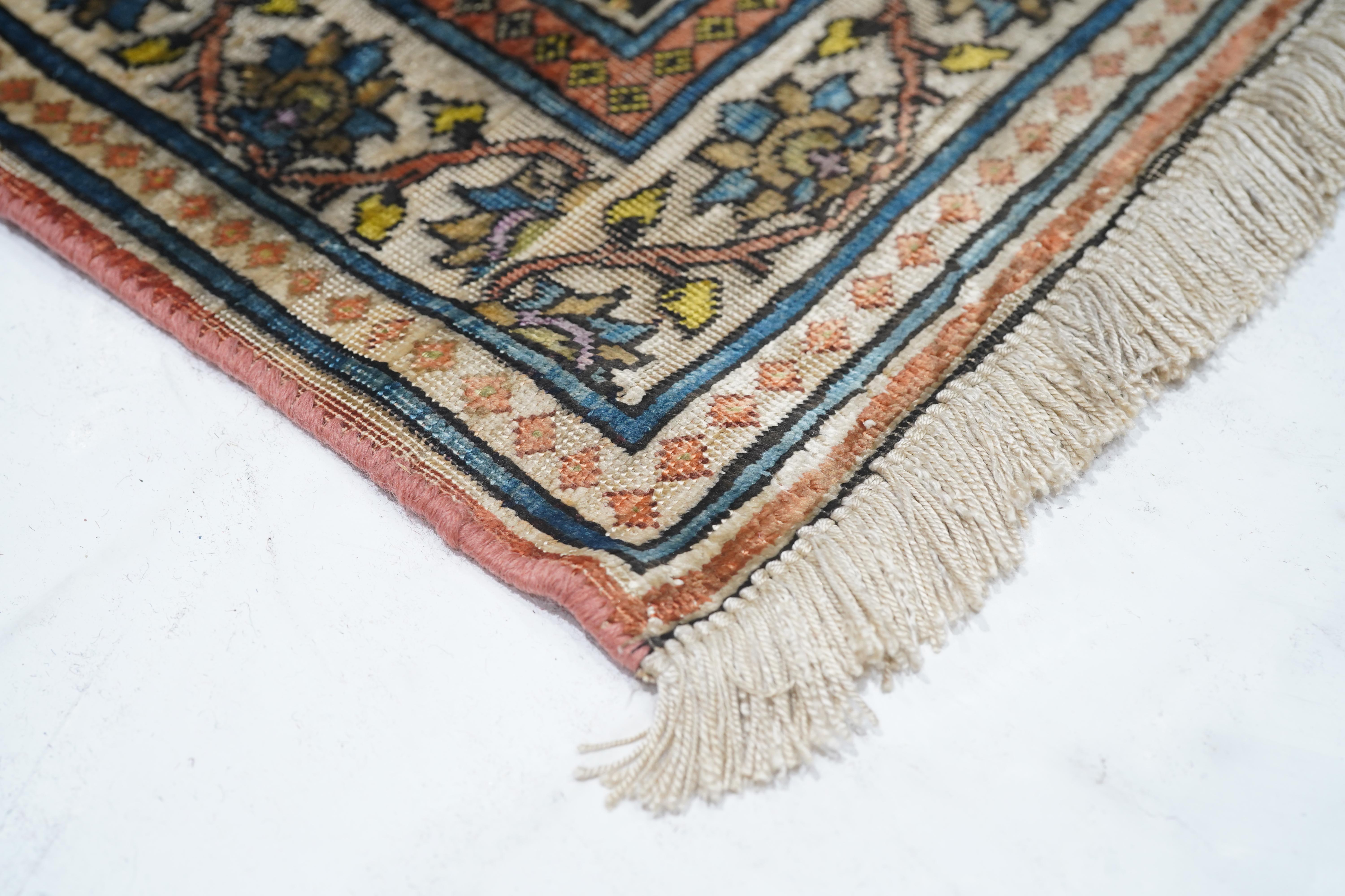 Persiano Tappeto antico in seta persiana Tabriz Haji Jalili 4'3'' x 5'5'' in vendita