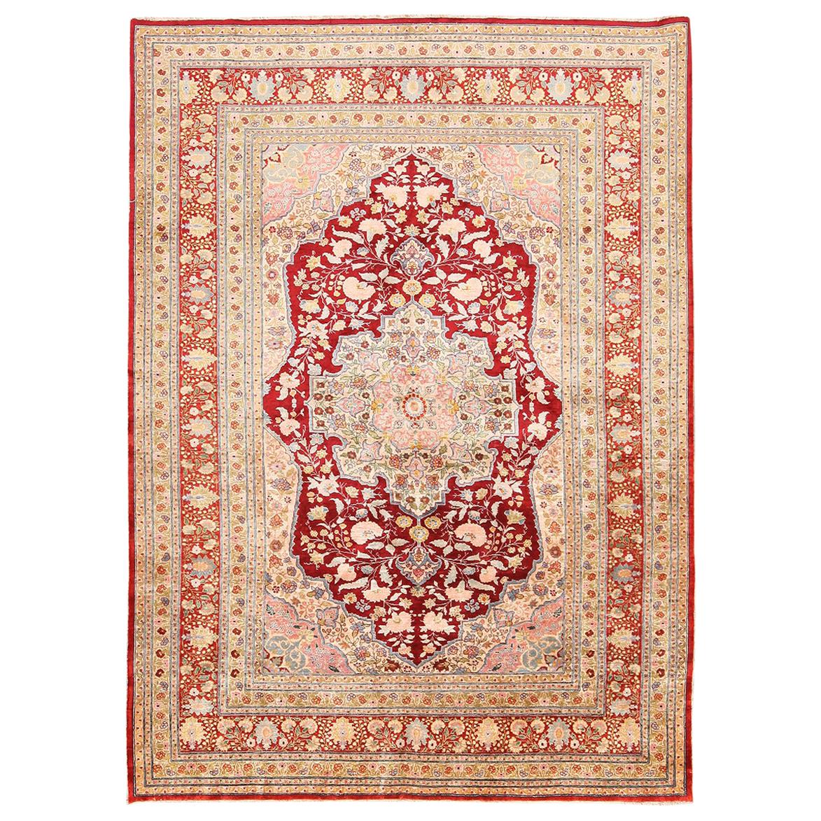 Antiker persischer Seiden-Tabriz-Teppich aus Täbris. 4 ft 2 in x 5 ft 7 in