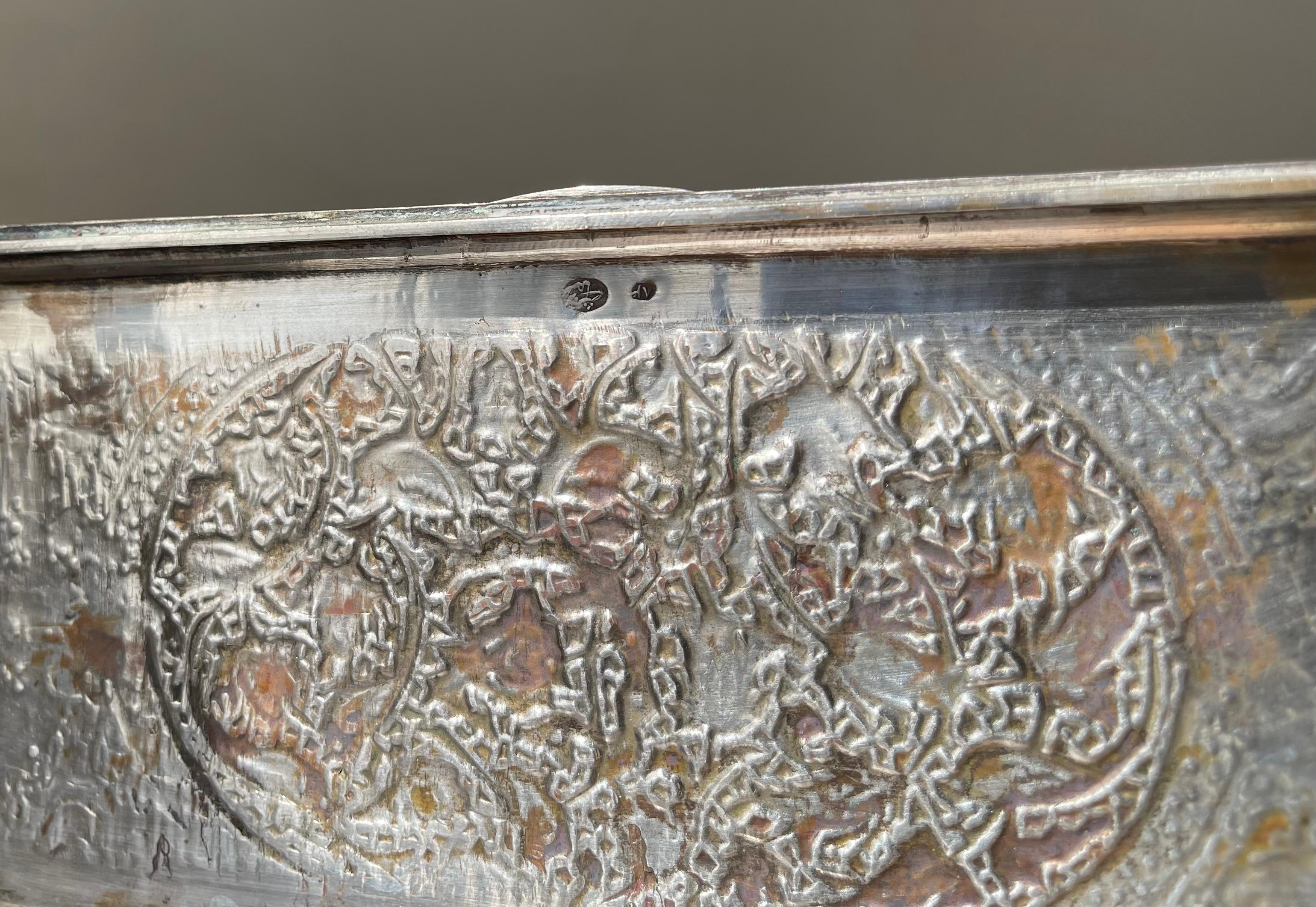 Antico cofanetto persiano in argento scolpito con uccelli, anni '20 in vendita 5
