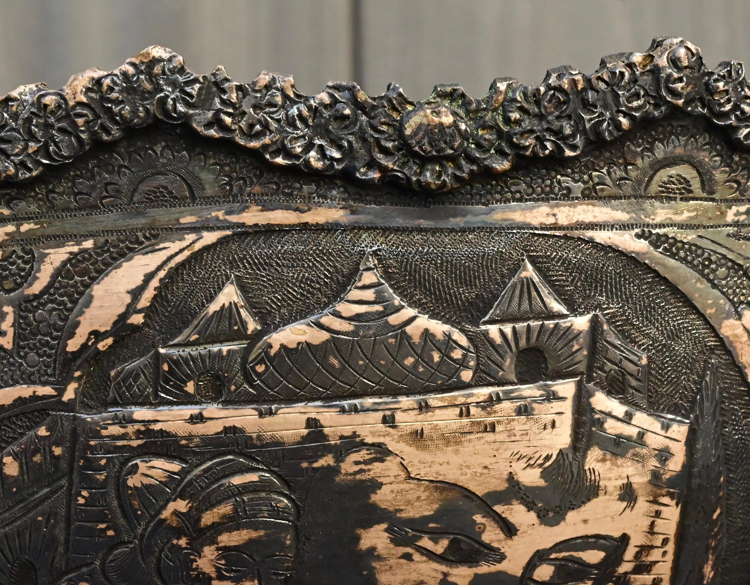 Antica ciotola da centrotavola in argento persiano - Scene di corte Qajar incise a mano in vendita 7