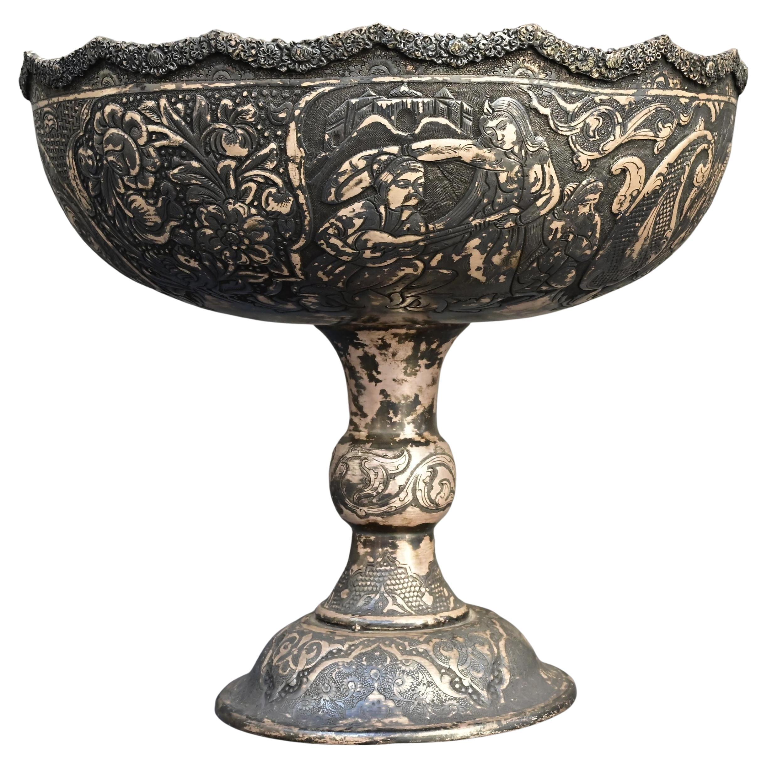 Antica ciotola da centrotavola in argento persiano - Scene di corte Qajar incise a mano