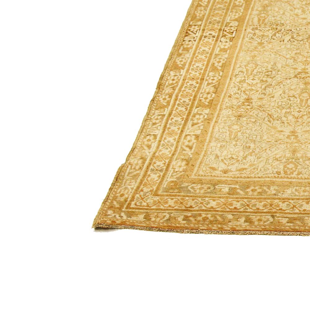 Perse Tapis persan ancien de Sirjan avec détails botaniques noirs et beiges en vente