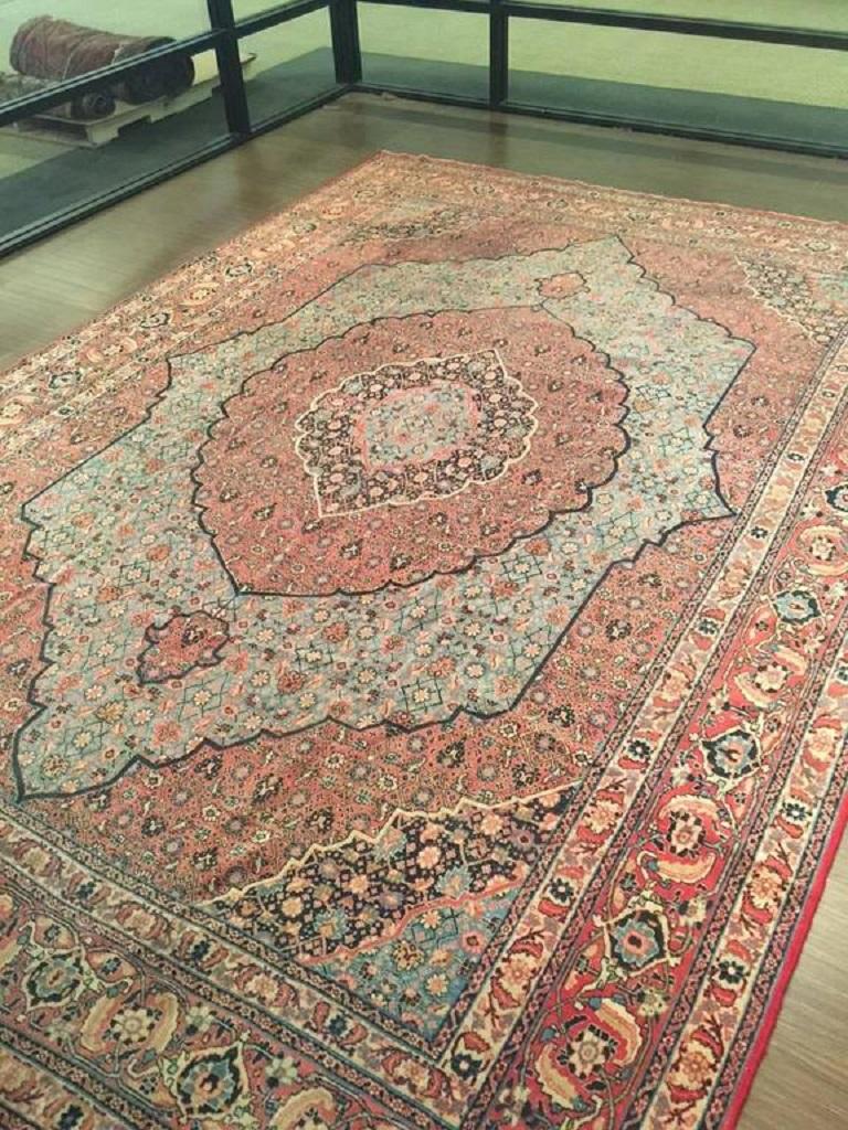 Antiker persischer Himmelblauer Täbris-Teppich, um 1870, 8'5 x 11'9 cm (Wolle) im Angebot