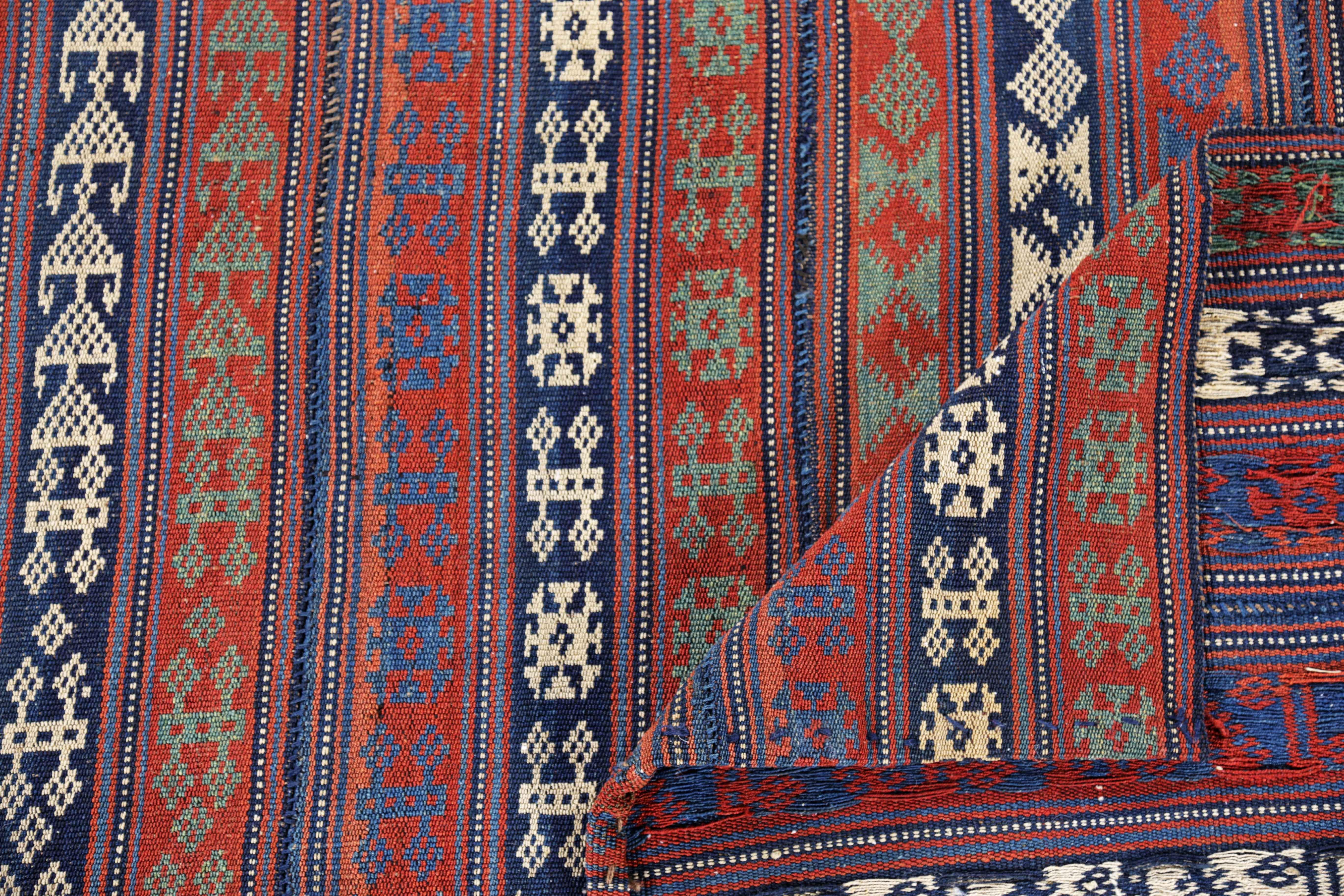 Antique Persian Square Rug Jajim Design In Excellent Condition For Sale In Dallas, TX