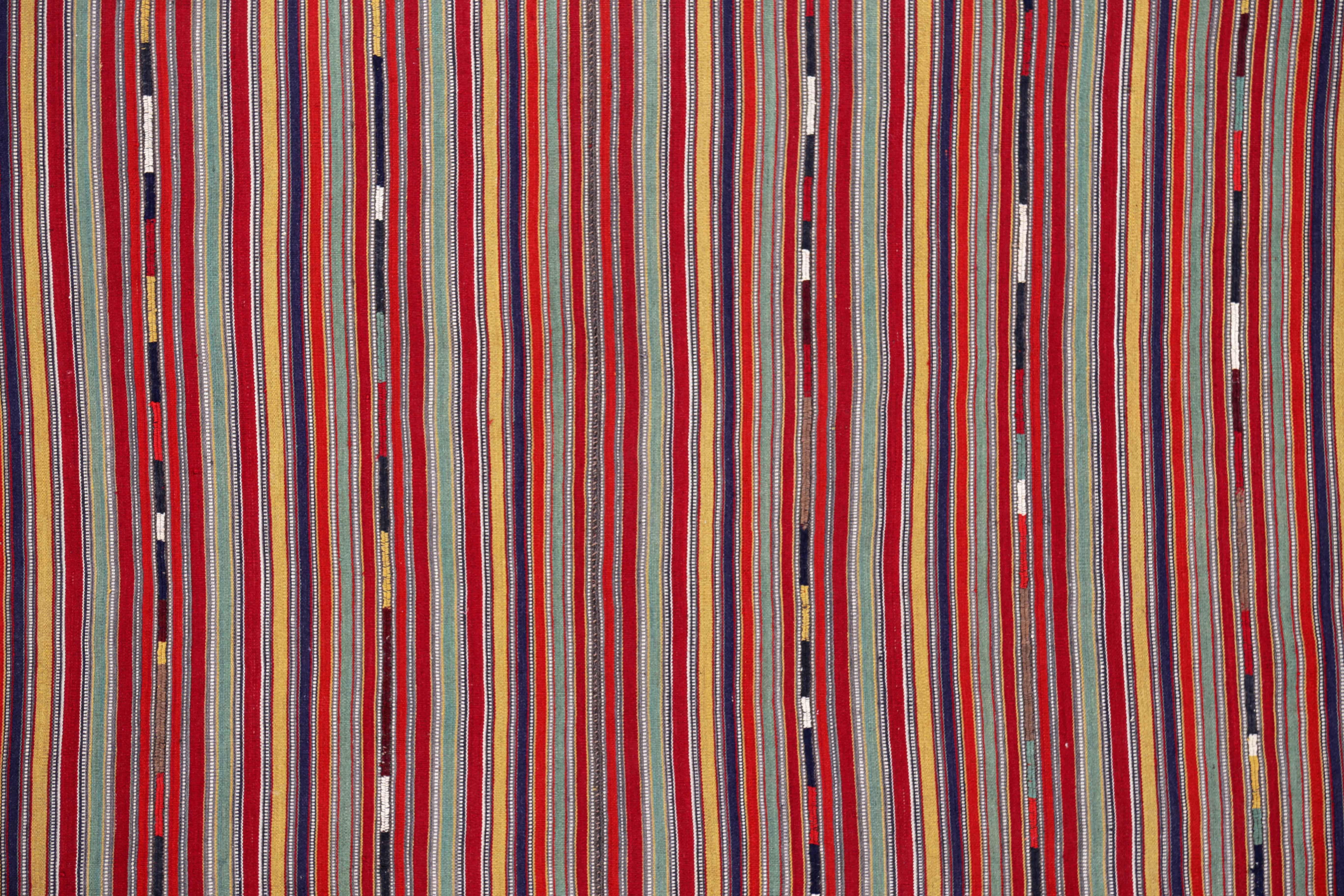 Altro Antico tappeto persiano quadrato Jajim Design in vendita