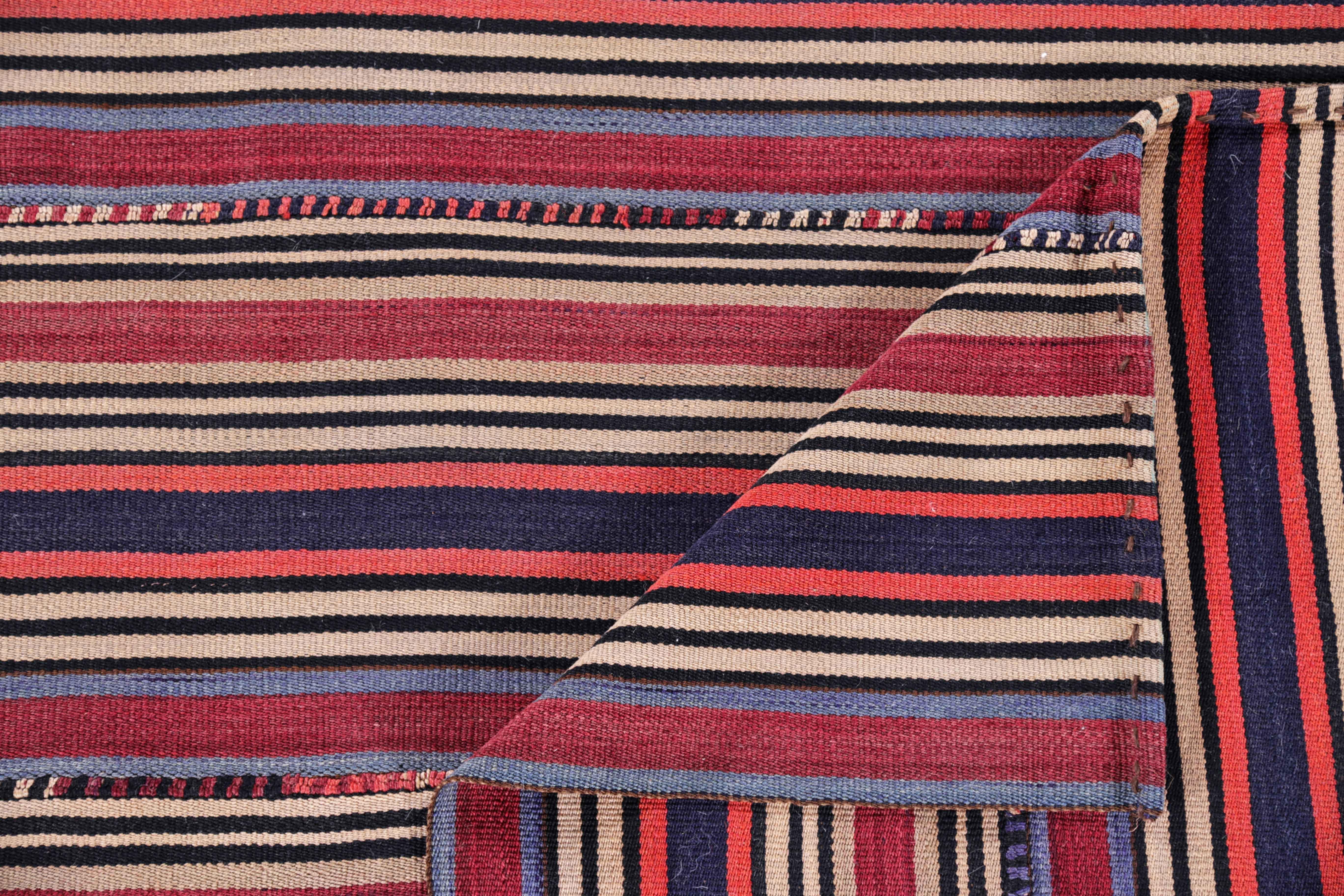 Tapis persan carré ancien design Jajim Excellent état - En vente à Dallas, TX