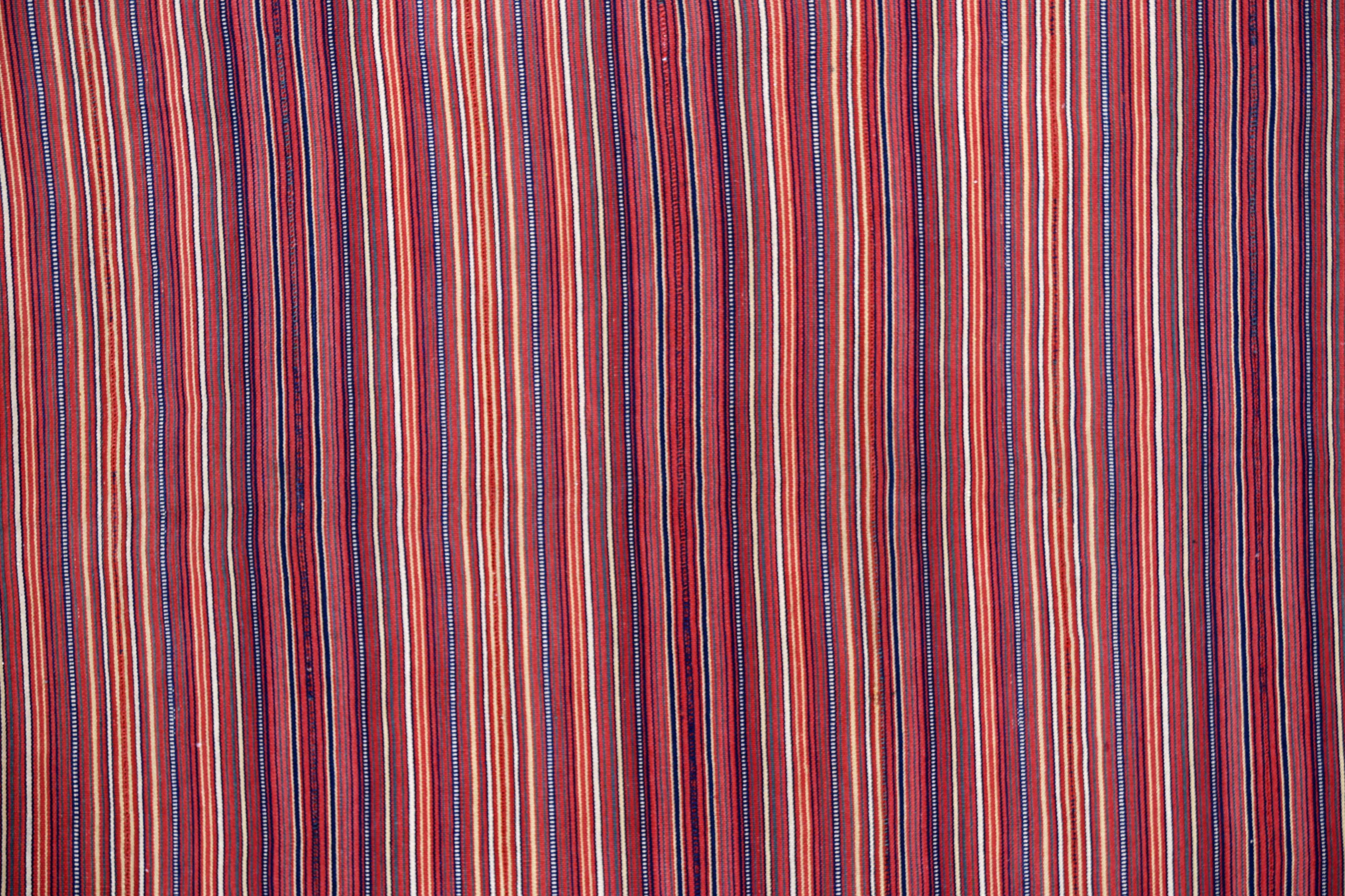 Altro Antico tappeto persiano quadrato Jajim Design in vendita