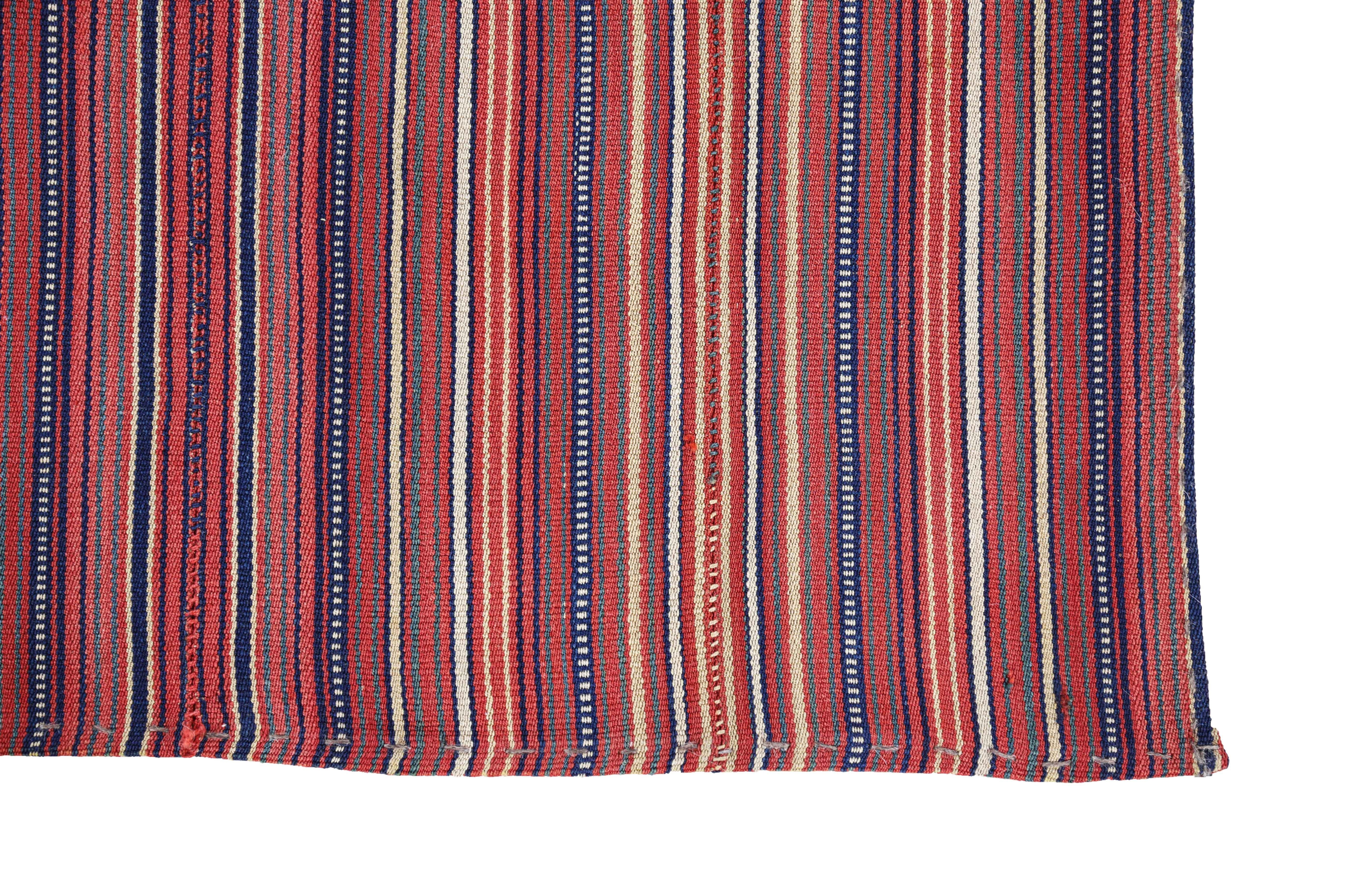 Persiano Antico tappeto persiano quadrato Jajim Design in vendita