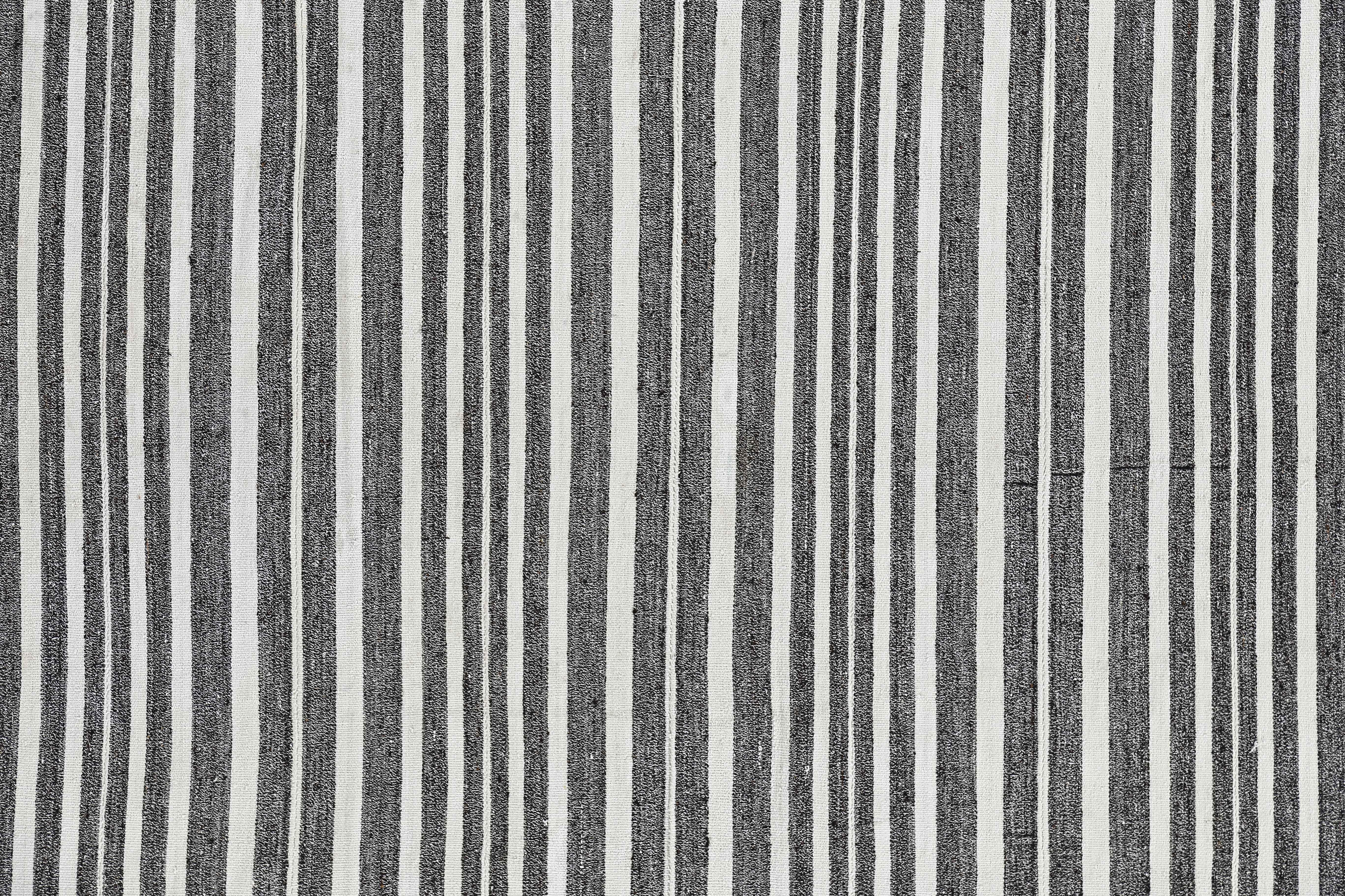 Antiker persischer quadratischer Teppich im Jajim-Design (Sonstiges) im Angebot