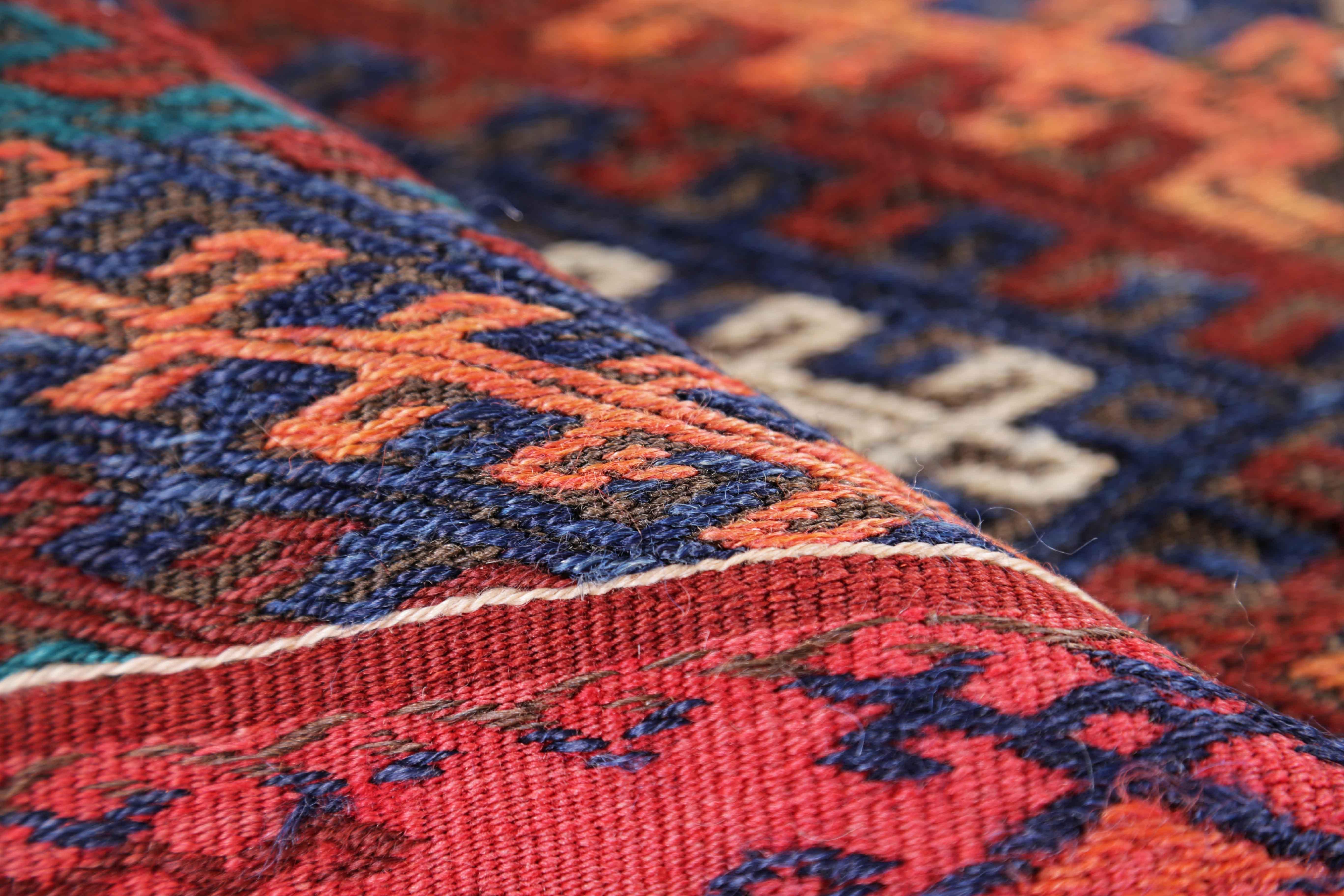 Alfombra Persa Antigua Cuadrada Diseño Kilim siglo XX en venta