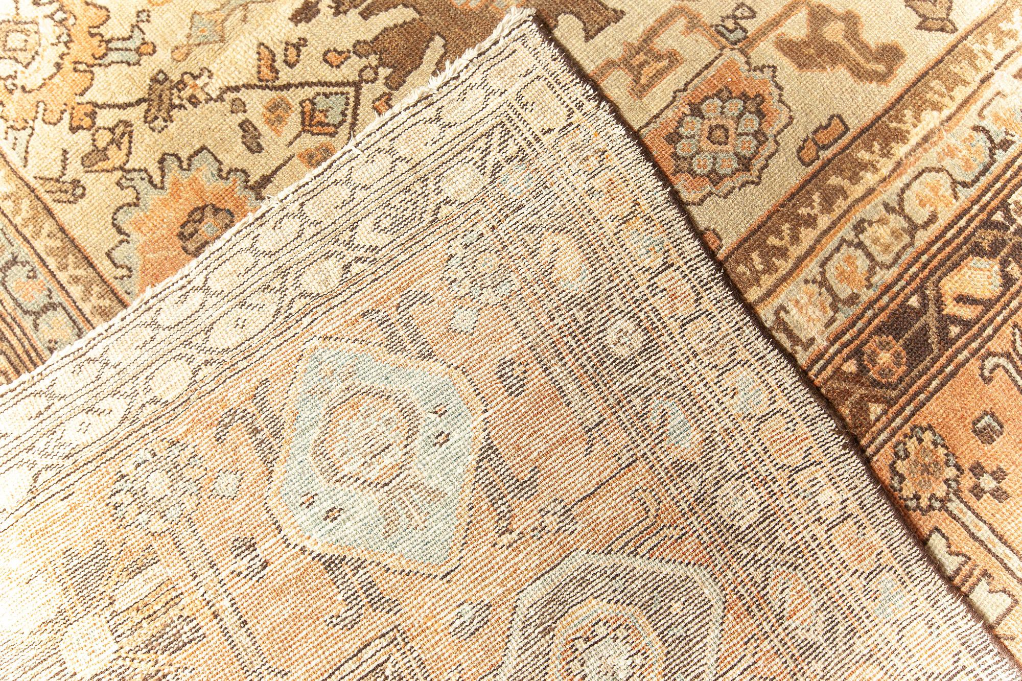 Tapis persan ancien Sultanabad Botanic fait à la main Doris Leslie Blau en vente 2