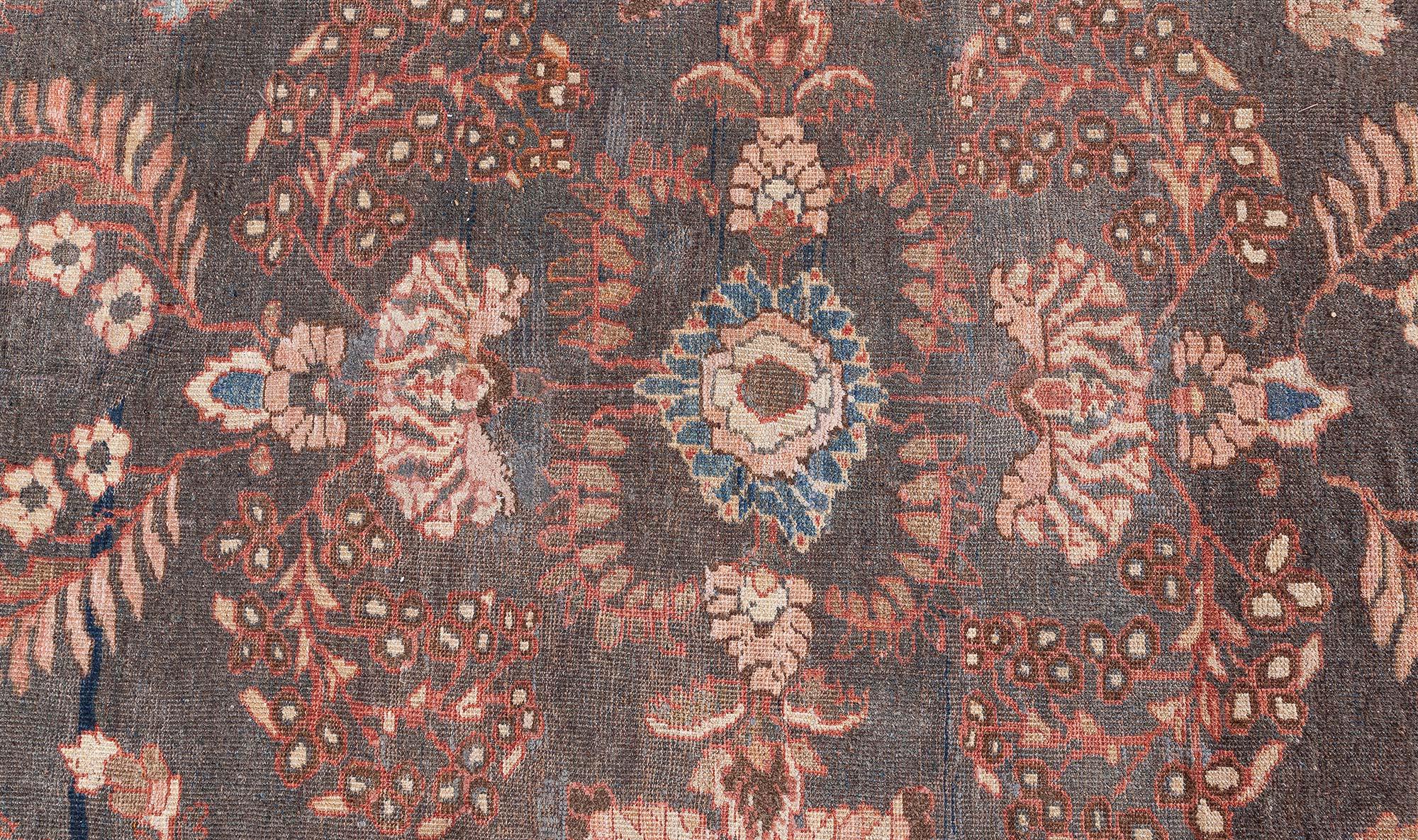 Doris Leslie Blauer antiker persischer Sultanabad-Teppich in Blau im Zustand „Gut“ im Angebot in New York, NY