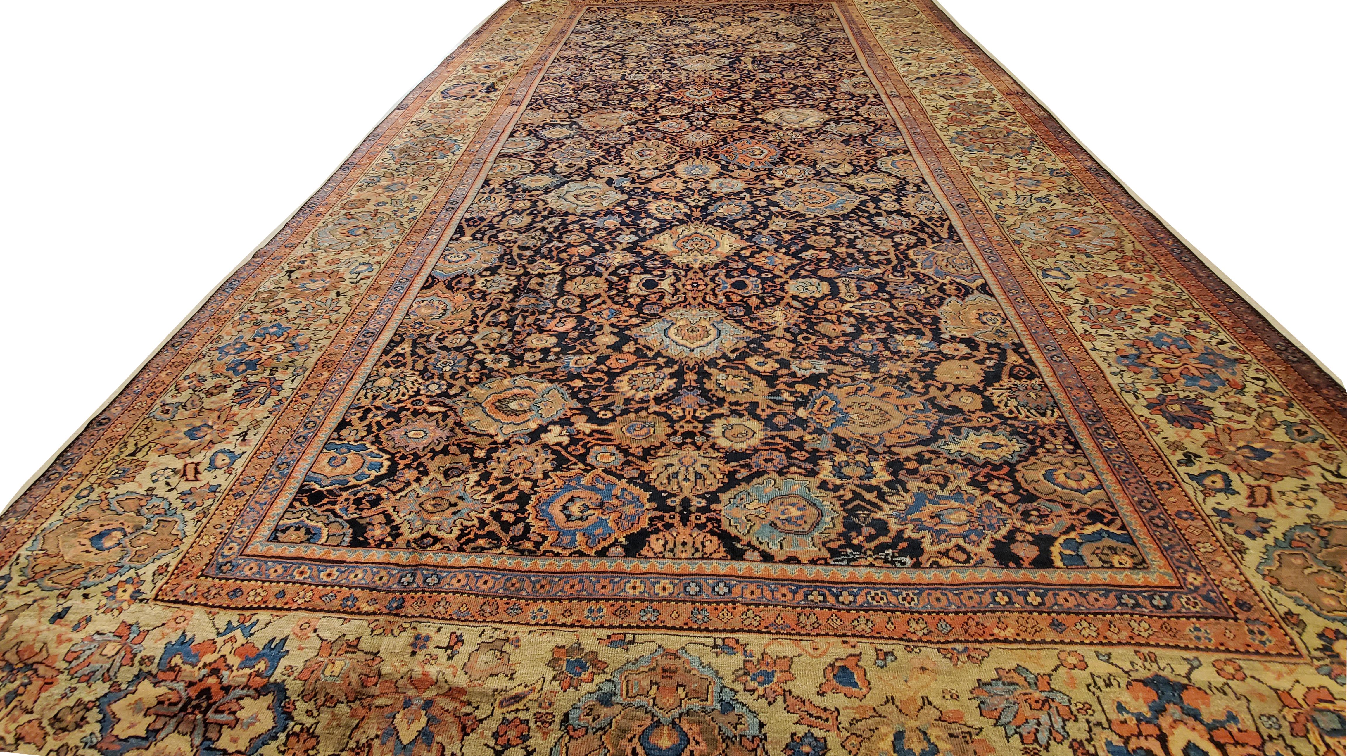 Sultanabad est une région du nord-ouest de la Perse. C'est là que se trouvaient les principaux tissages Ziegler à la fin du XIXe siècle. Les Sultanabad sont célèbres pour leurs motifs floraux, car ils ont amélioré la qualité et les motifs pour