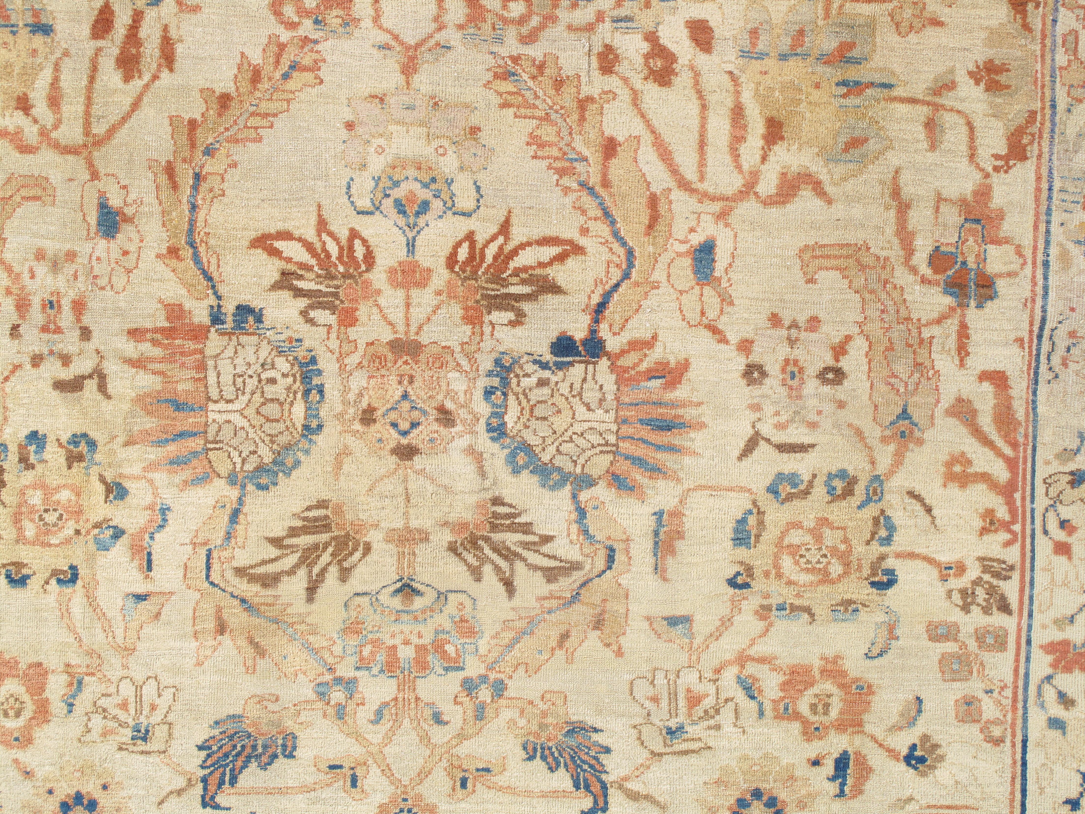 Antiker persischer Sultanabad Rugs, Wolle Elfenbein, Hellblau Orientteppich Handgeknüpft (Persisch) im Angebot
