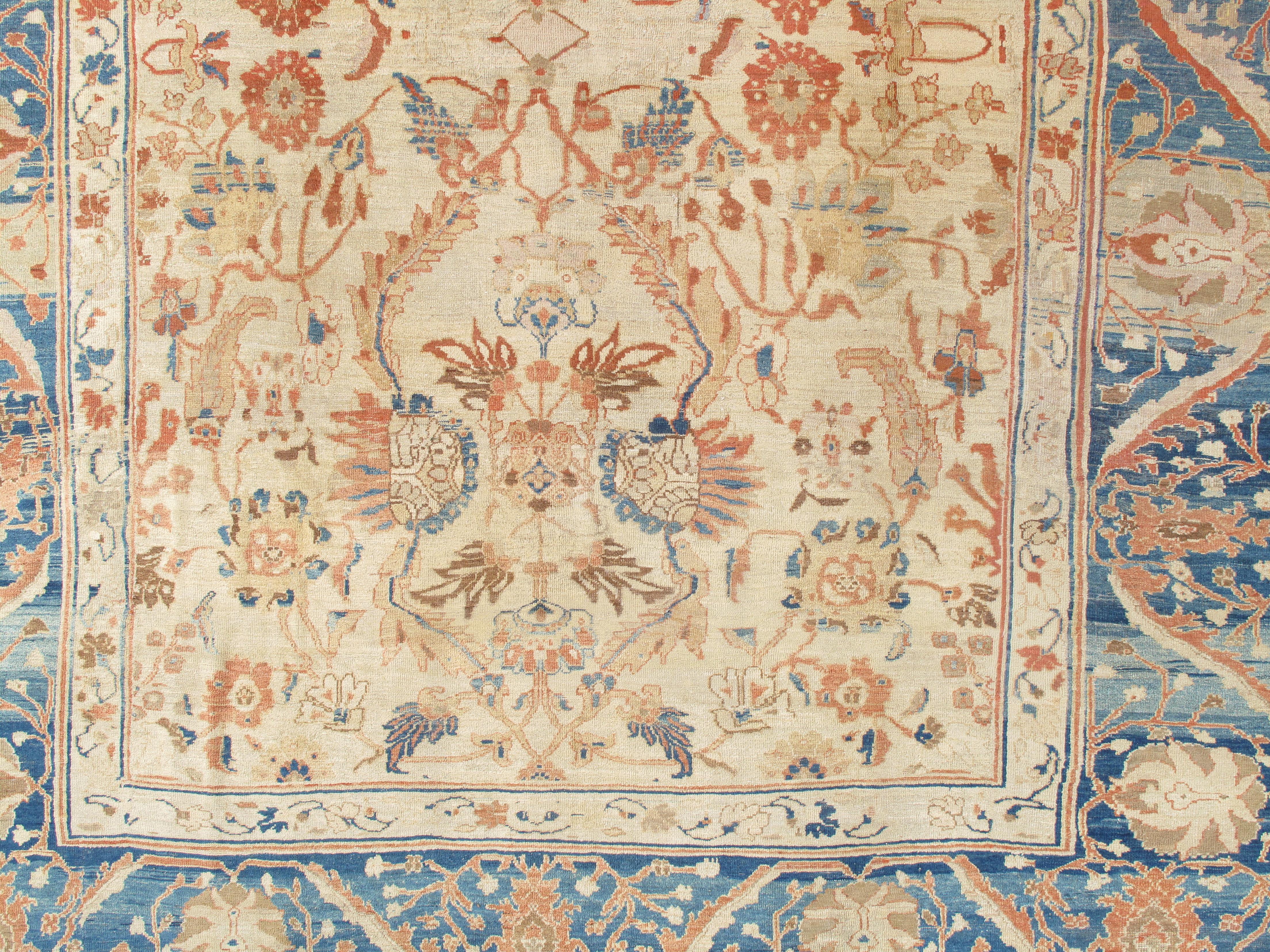 Antiker persischer Sultanabad Rugs, Wolle Elfenbein, Hellblau Orientteppich Handgeknüpft im Zustand „Gut“ im Angebot in Port Washington, NY