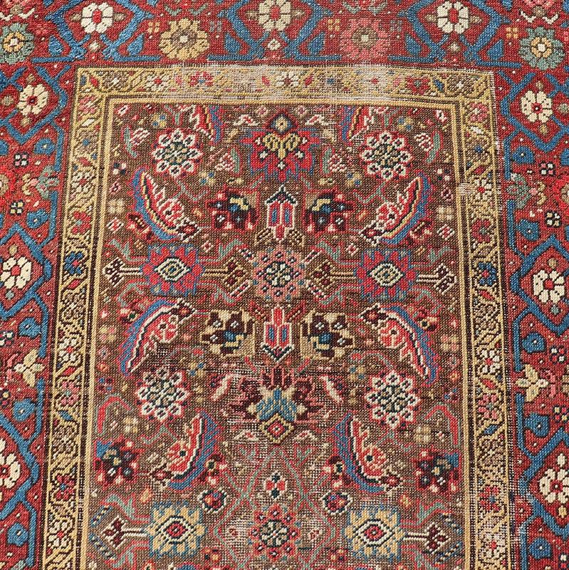 Antico runner persiano Sultanabad invecchiato con disegno floreale in tonalità gioiello in vendita 2