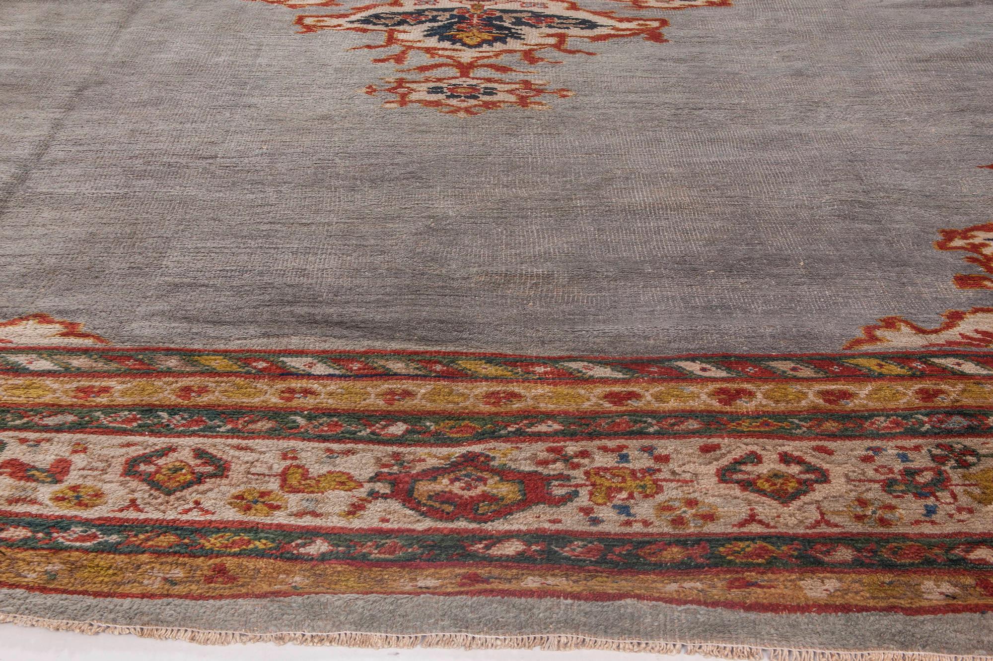 Antique Persian Sultanabad Handwoven Wool Rug In Good Condition For Sale In New York, NY