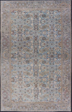 Ancien Sultanabad persan à motifs floraux sur toute sa surface en bleu clair et brun clair
