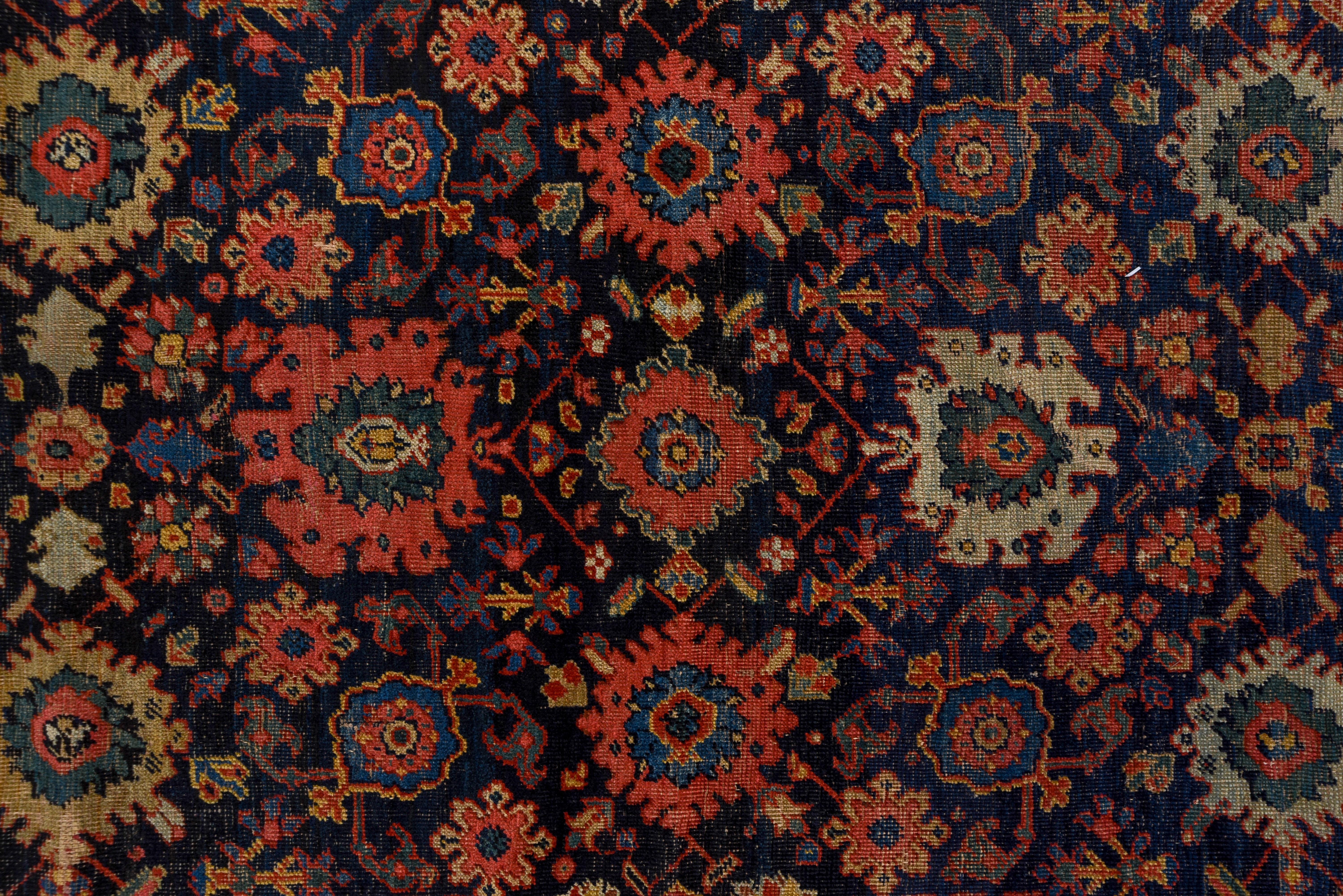 Antique Persian Sultanabad Large Carpet, circa 1900s, Beautiful Colors For Sale 1